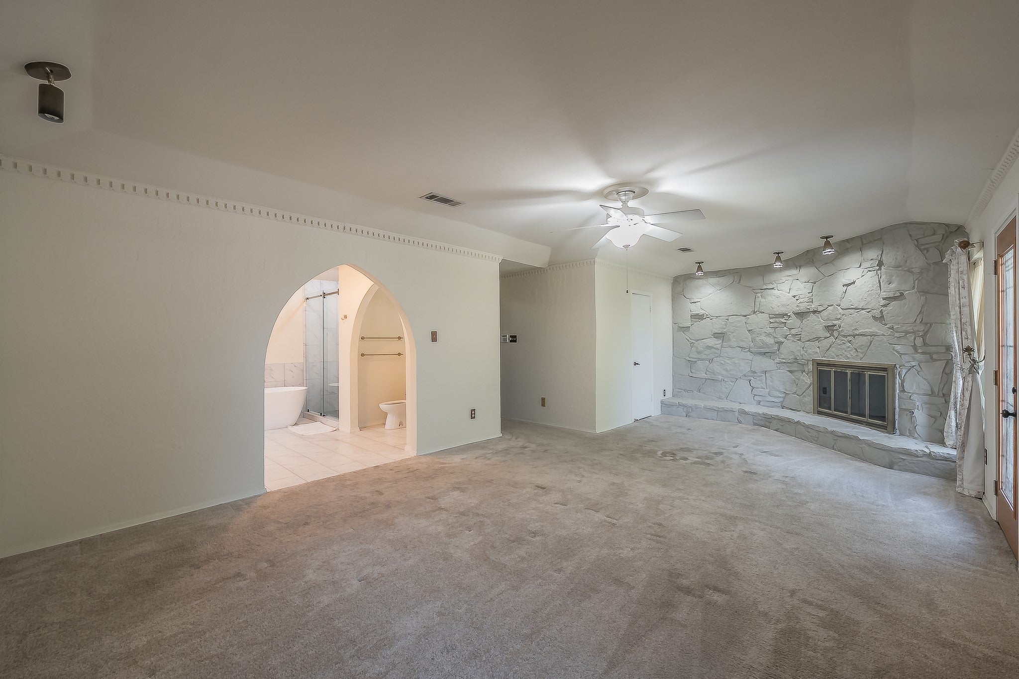 Arlington, Texas, 76012, United States, 3 Bedrooms Bedrooms, ,3 BathroomsBathrooms,Residential,For Sale,1976983