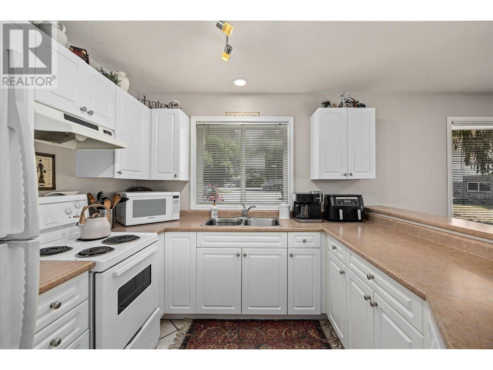 KELOWNA, British Columbia, V1Y 8H7, CA, 3 Bedrooms Bedrooms, ,1 BathroomBathrooms,Residential,For Sale,1961184