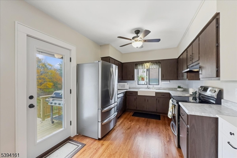 Roxbury Twp., New Jersey, 07876, United States, 3 Bedrooms Bedrooms, ,2 BathroomsBathrooms,Residential,For Sale,1987985