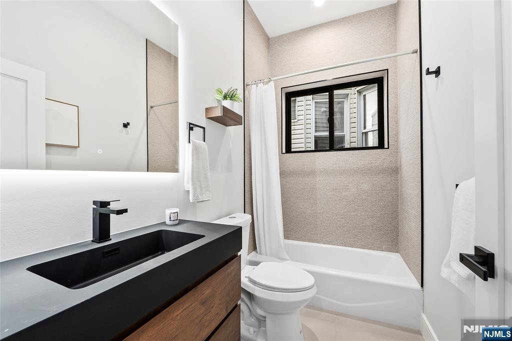 Jersey City, New Jersey, 07306, United States, 2 Bedrooms Bedrooms, ,2 BathroomsBathrooms,Residential,For Sale,1988050