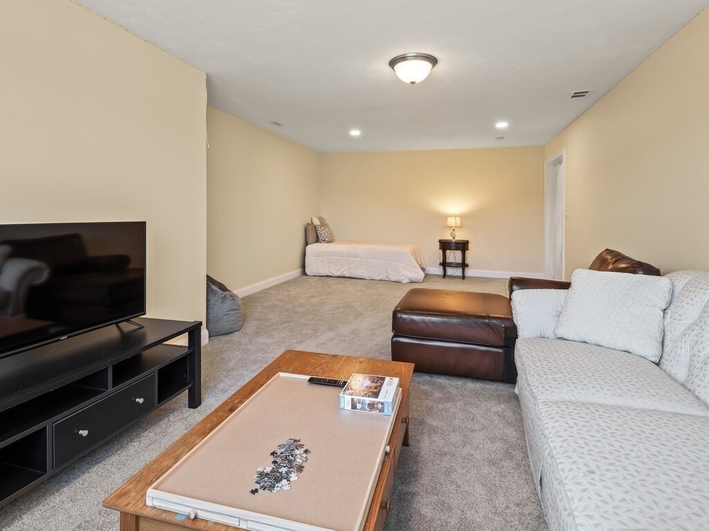 Sutton, Massachusetts, 01590, United States, 2 Bedrooms Bedrooms, ,3 BathroomsBathrooms,Residential,For Sale,1942823