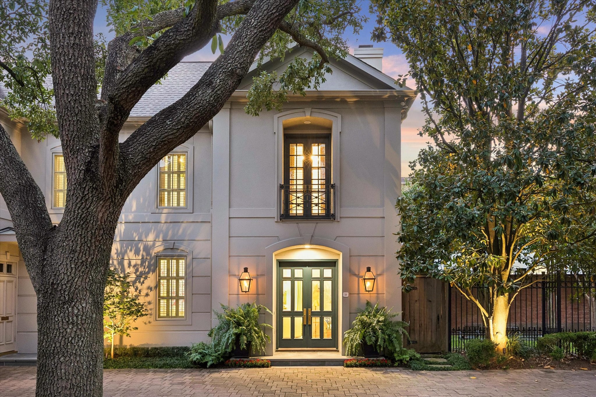  19 E Briar Hollow Lane - 物件實景