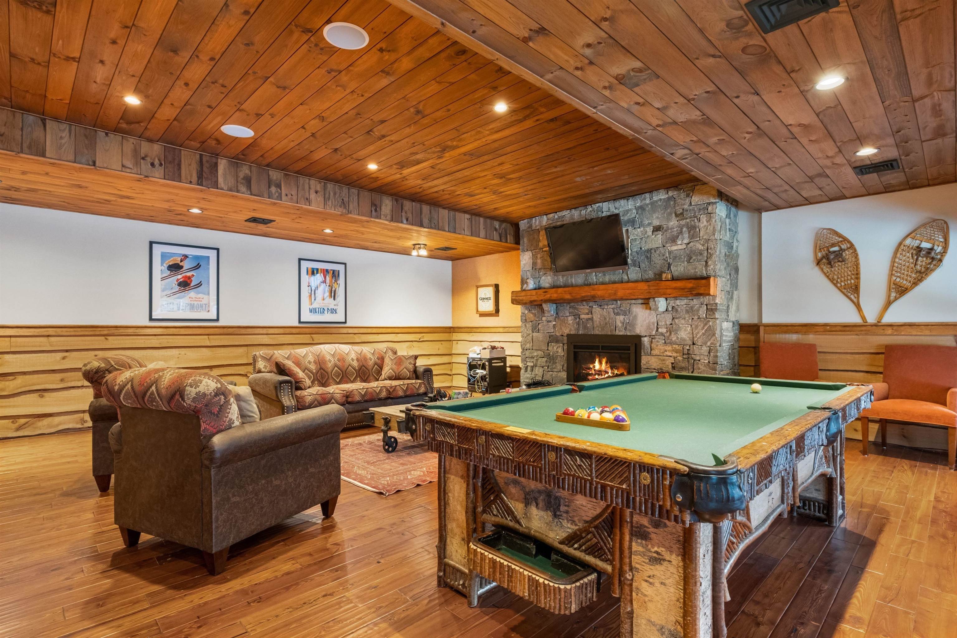 Lincoln, New Hampshire, 03251, United States, 7 Bedrooms Bedrooms, ,4 BathroomsBathrooms,Residential,For Sale,1983511