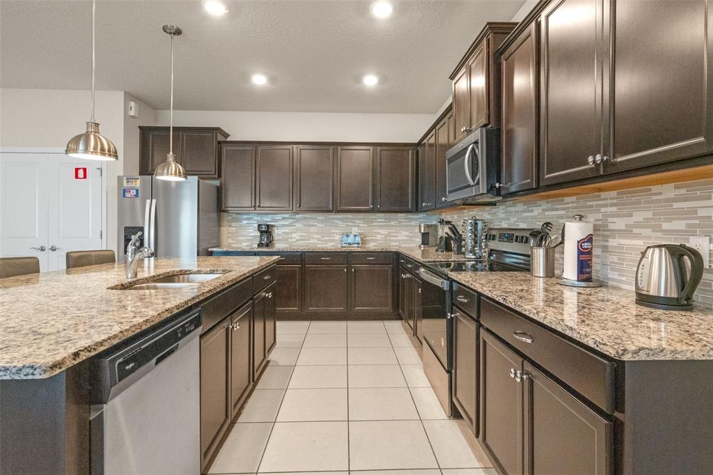 Davenport, Florida, 33897, United States, 10 Bedrooms Bedrooms, ,8 BathroomsBathrooms,Residential,For Sale,1897449