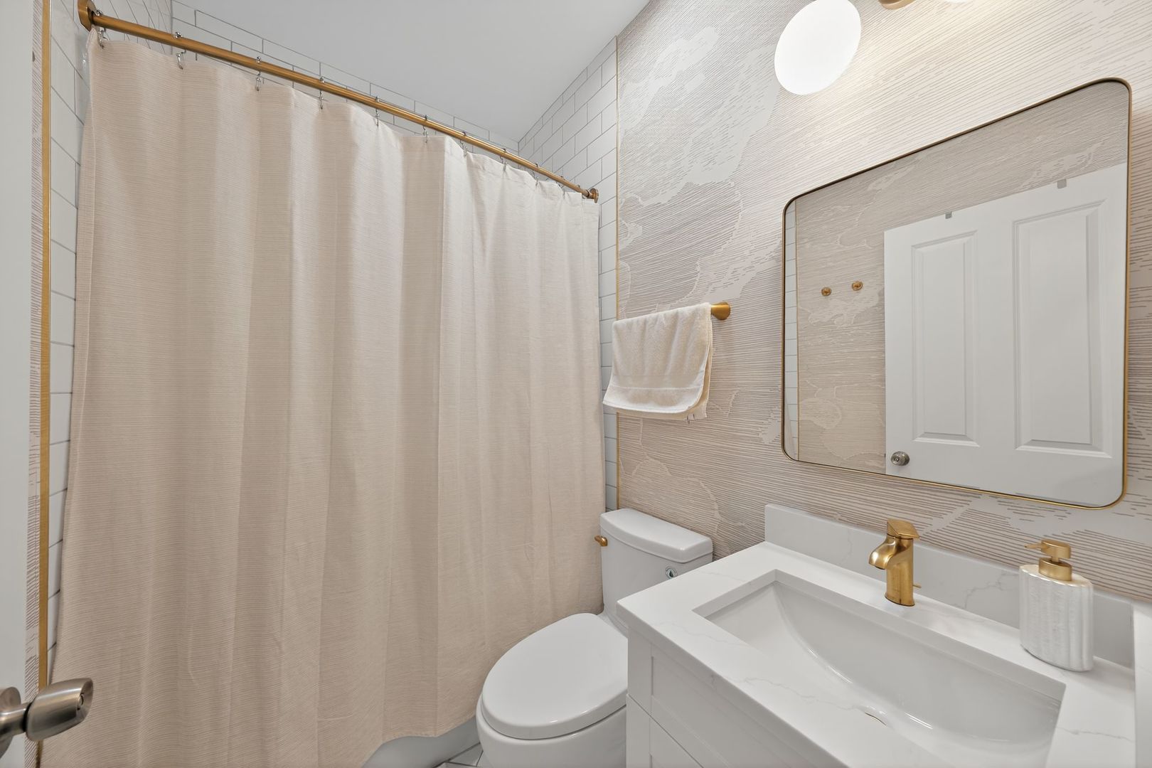 Chicago, Illinois, 60616, United States, 3 Bedrooms Bedrooms, ,3 BathroomsBathrooms,Residential,For Sale,1986457