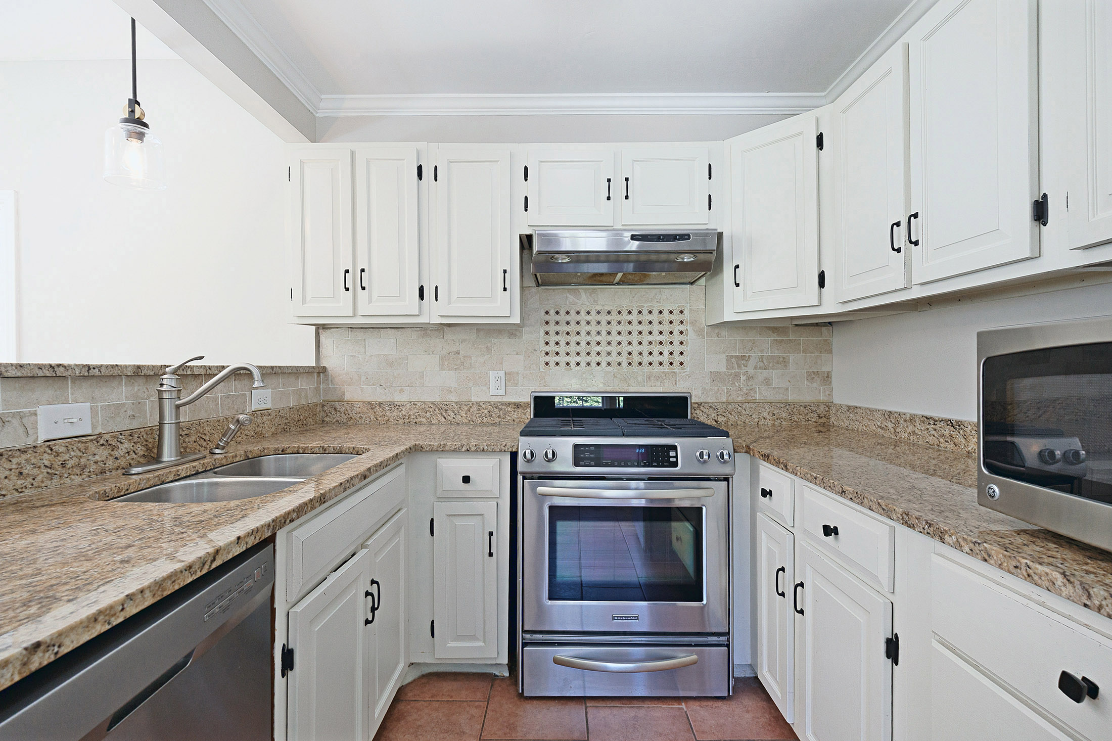  Home Presents an Opportunity in One of the Area’s Most Desirable Communities - 物件實景