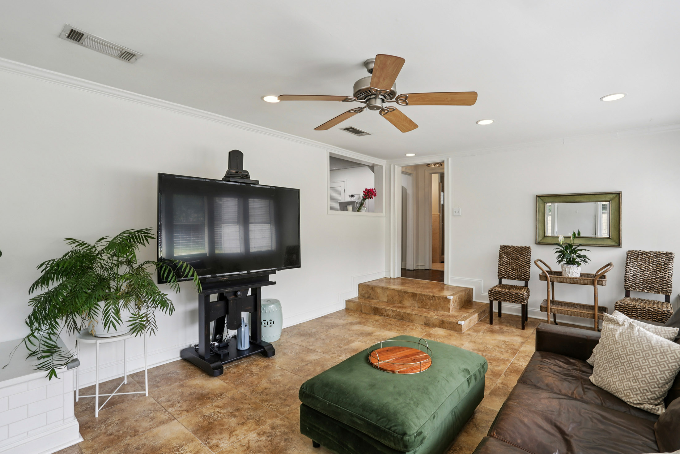  Charming Four Bedroom Home in Desirable Ashford Park - 物件實景