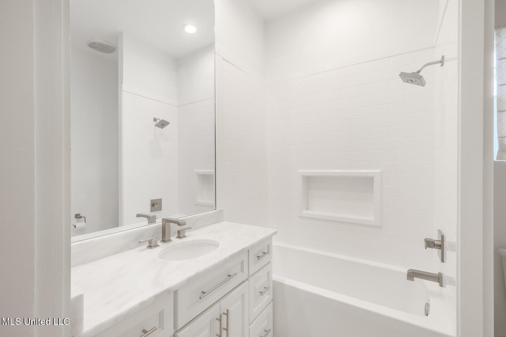 Gulfport, Mississippi, 39501, United States, 3 Bedrooms Bedrooms, ,2 BathroomsBathrooms,Residential,For Sale,1869770