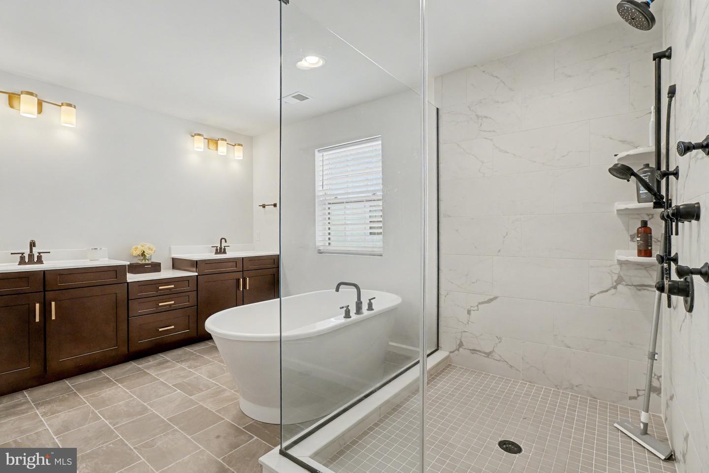 York, Pennsylvania, 17403, United States, 5 Bedrooms Bedrooms, ,6 BathroomsBathrooms,Residential,For Sale,2003251