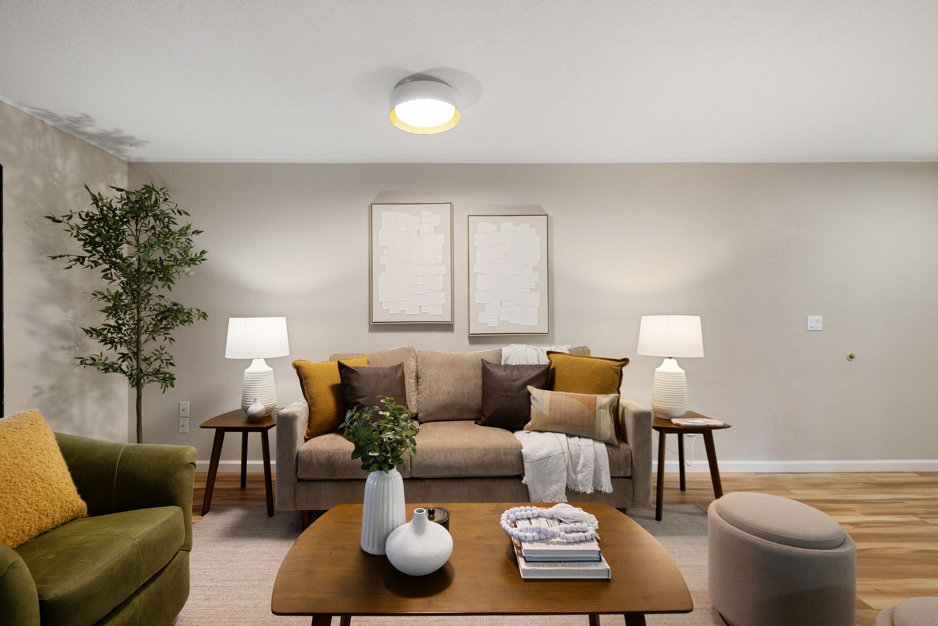  Freshly updated ground-level condo tucked into a parklike setting - 物件實景