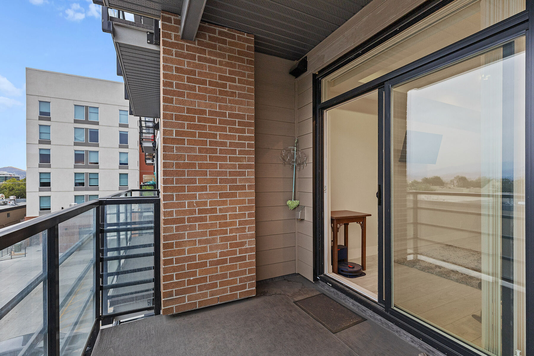 Secure with Premium Amenities - 物件實景