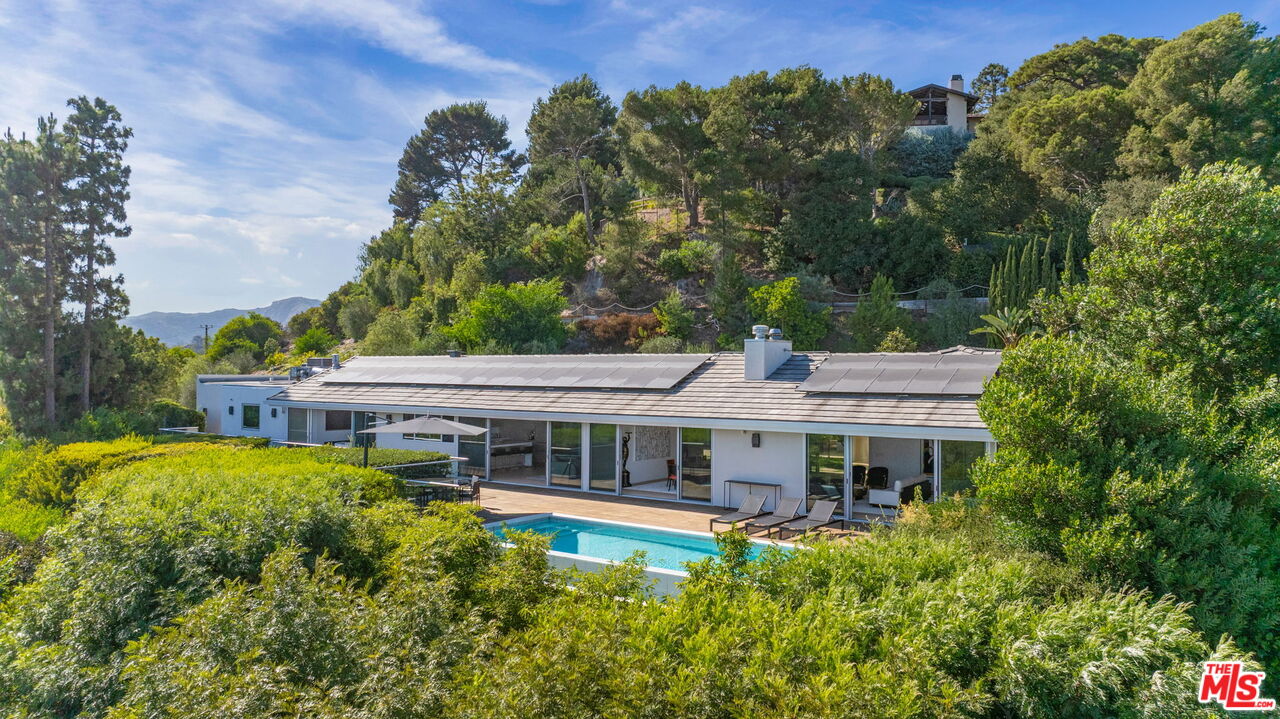 Los Angeles, California, 90049, United States, 5 Bedrooms Bedrooms, ,6 BathroomsBathrooms,Residential,For Sale,1950384