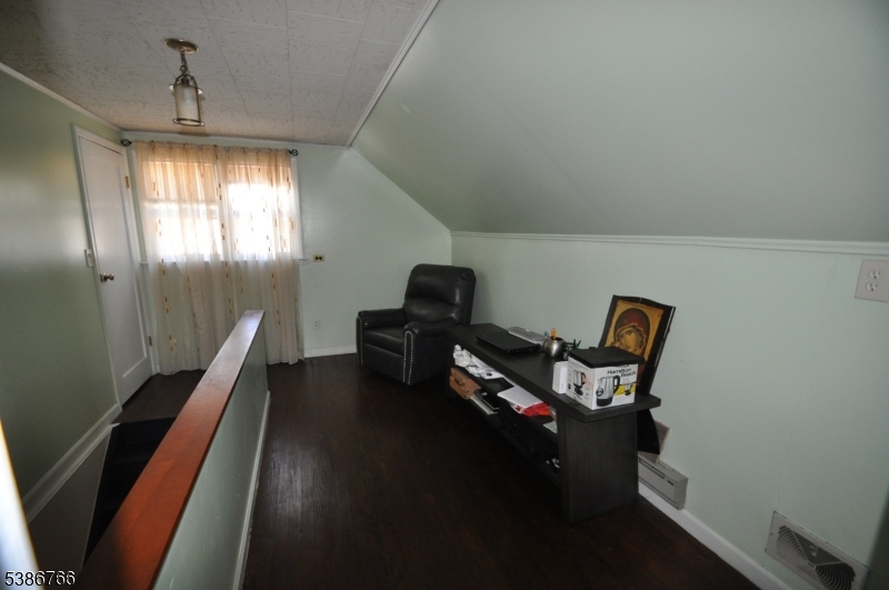 Burlington, Springfield Township`, New Jersey, 07081, United States, 4 Bedrooms Bedrooms, ,3 BathroomsBathrooms,Residential,For Sale,1979460