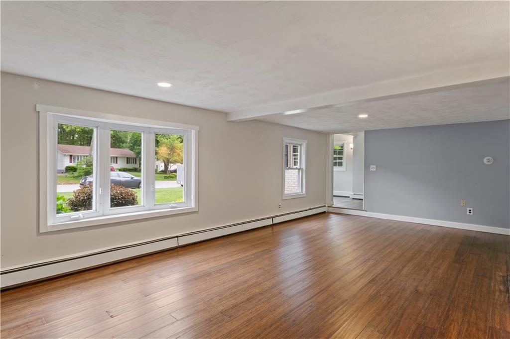 North Smithfield, Rhode Island, 02896, United States, 3 Bedrooms Bedrooms, ,3 BathroomsBathrooms,Residential,For Sale,1870589