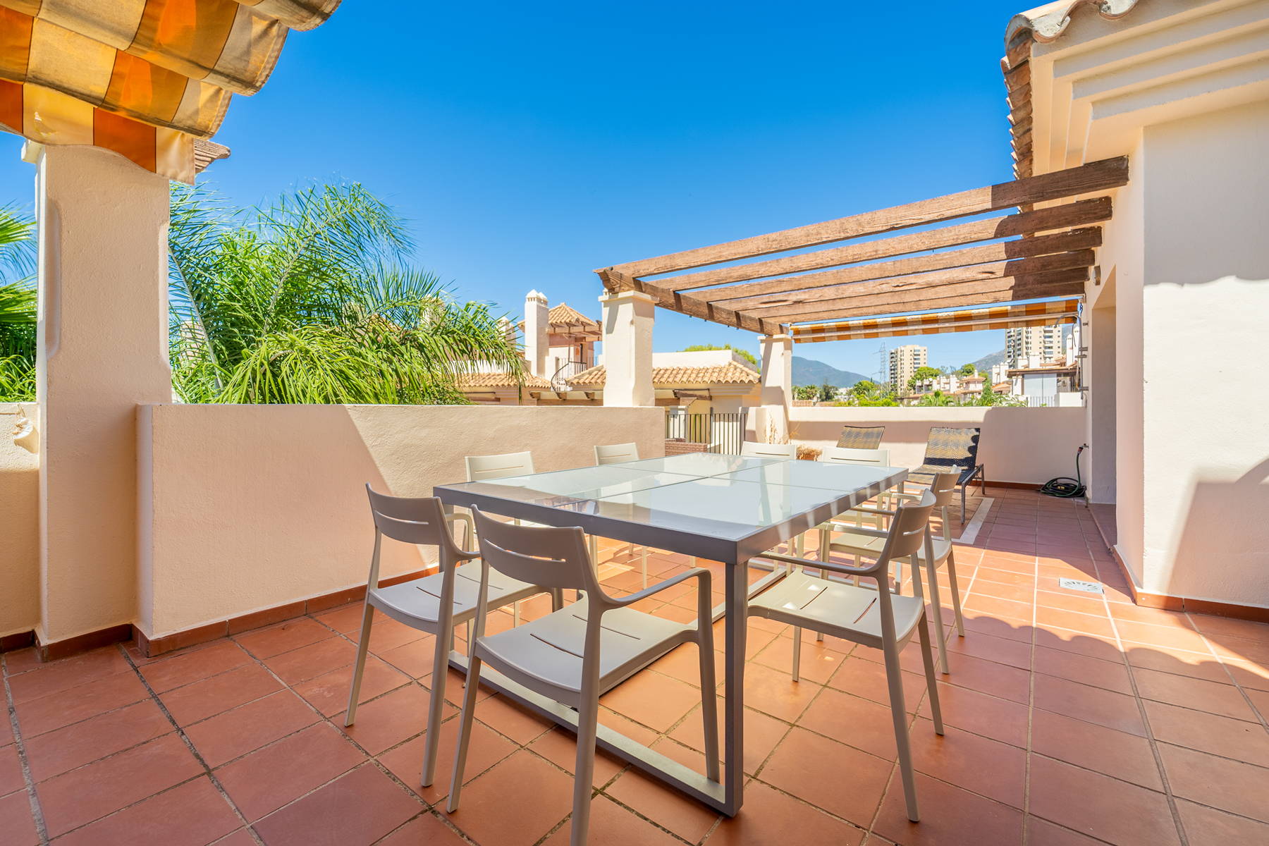  Newly refurbished penthouse with private rooftop terrace in Nueva Andalucía - 物件實景