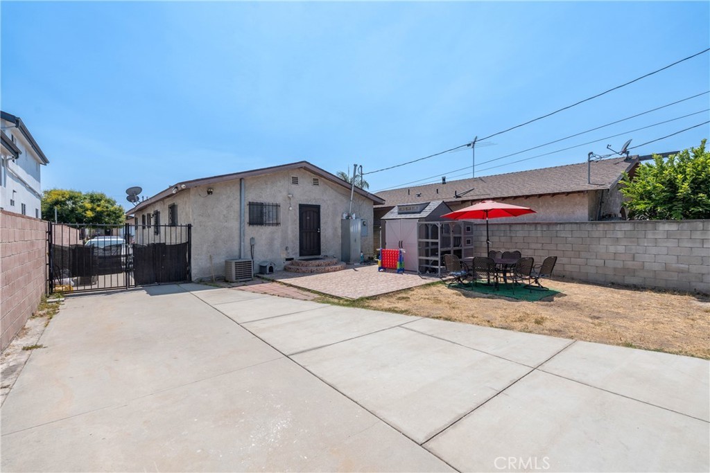Los Angeles, California, 90059, United States, 4 Bedrooms Bedrooms, ,2 BathroomsBathrooms,Residential,For Sale,1929062