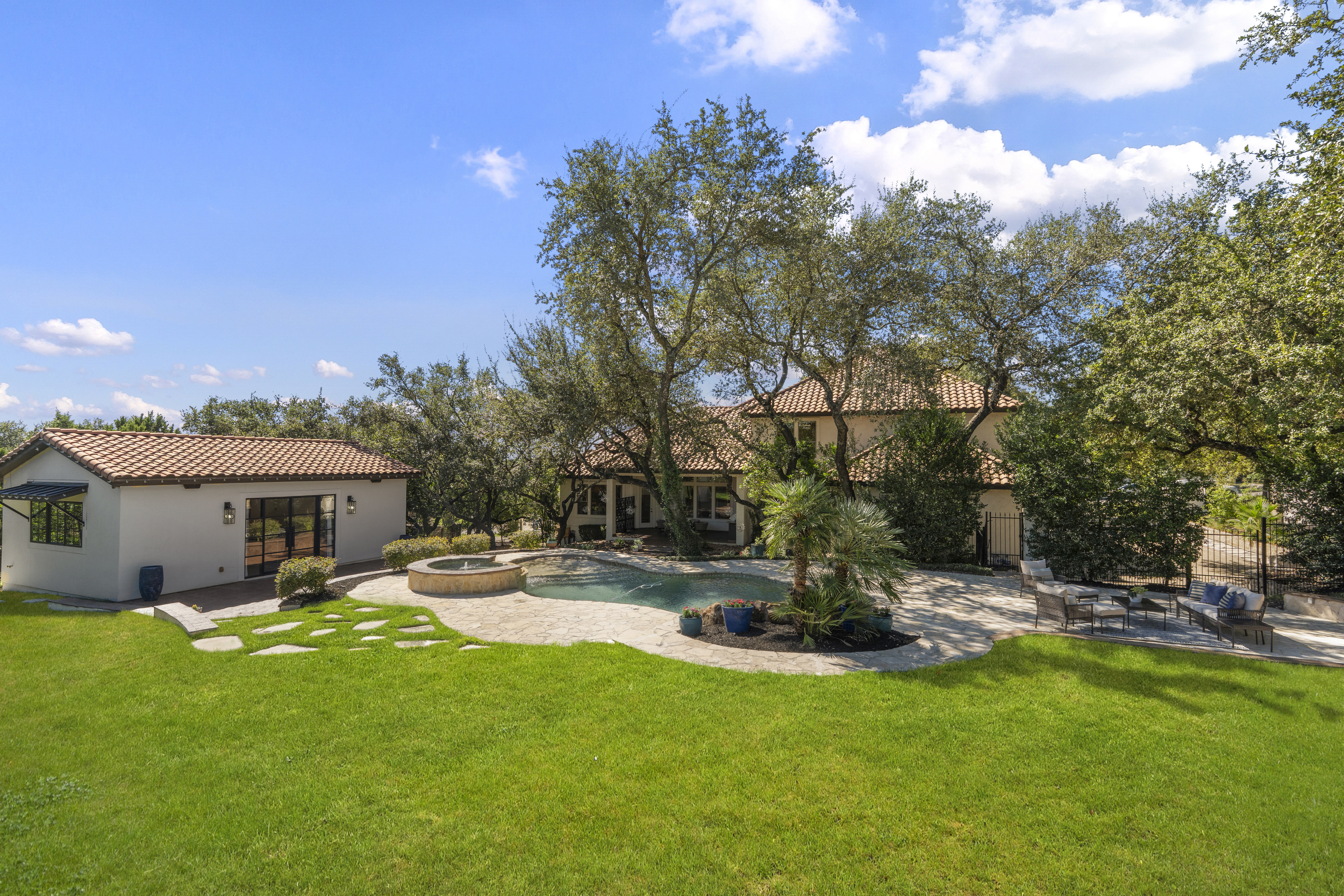  Custom Estate with Pool House - 物件實景