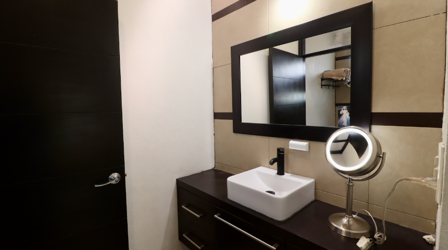 Morelia, Michoacán de Ocampo, 58350, Mexico, 4 Bedrooms Bedrooms, ,4 BathroomsBathrooms,Residential,For Sale,1998426