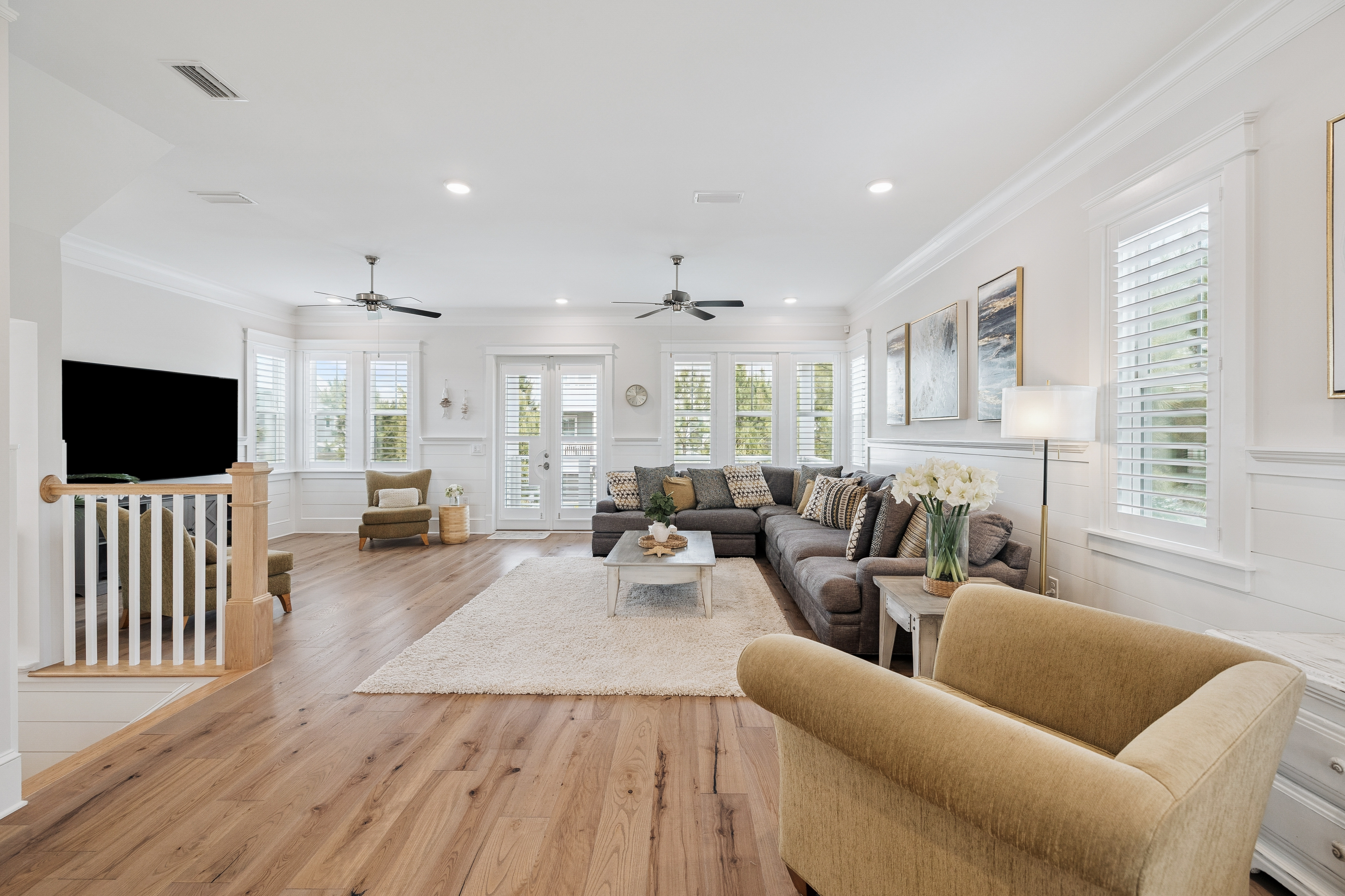  Spacious 3-Level Home With Elevator & Steps to Community Pool - 物件實景