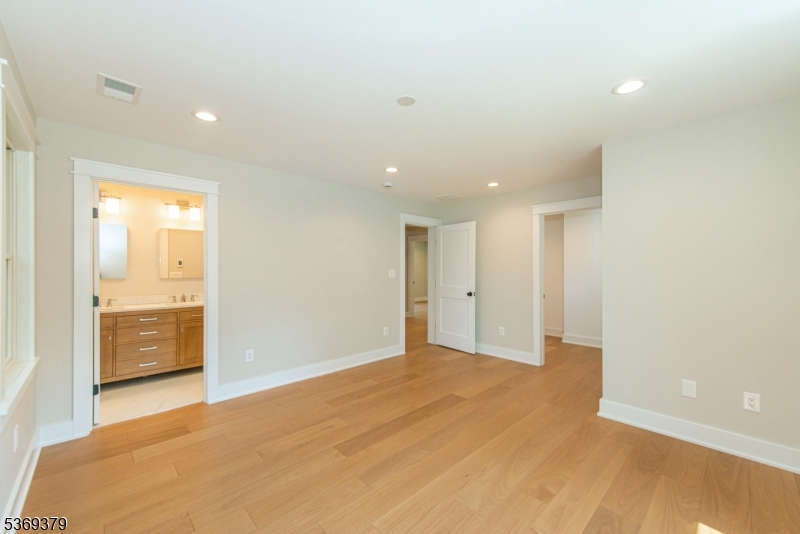 Essex Fells Twp., New Jersey, 07021, United States, 4 Bedrooms Bedrooms, ,4 BathroomsBathrooms,Residential,For Sale,1885303