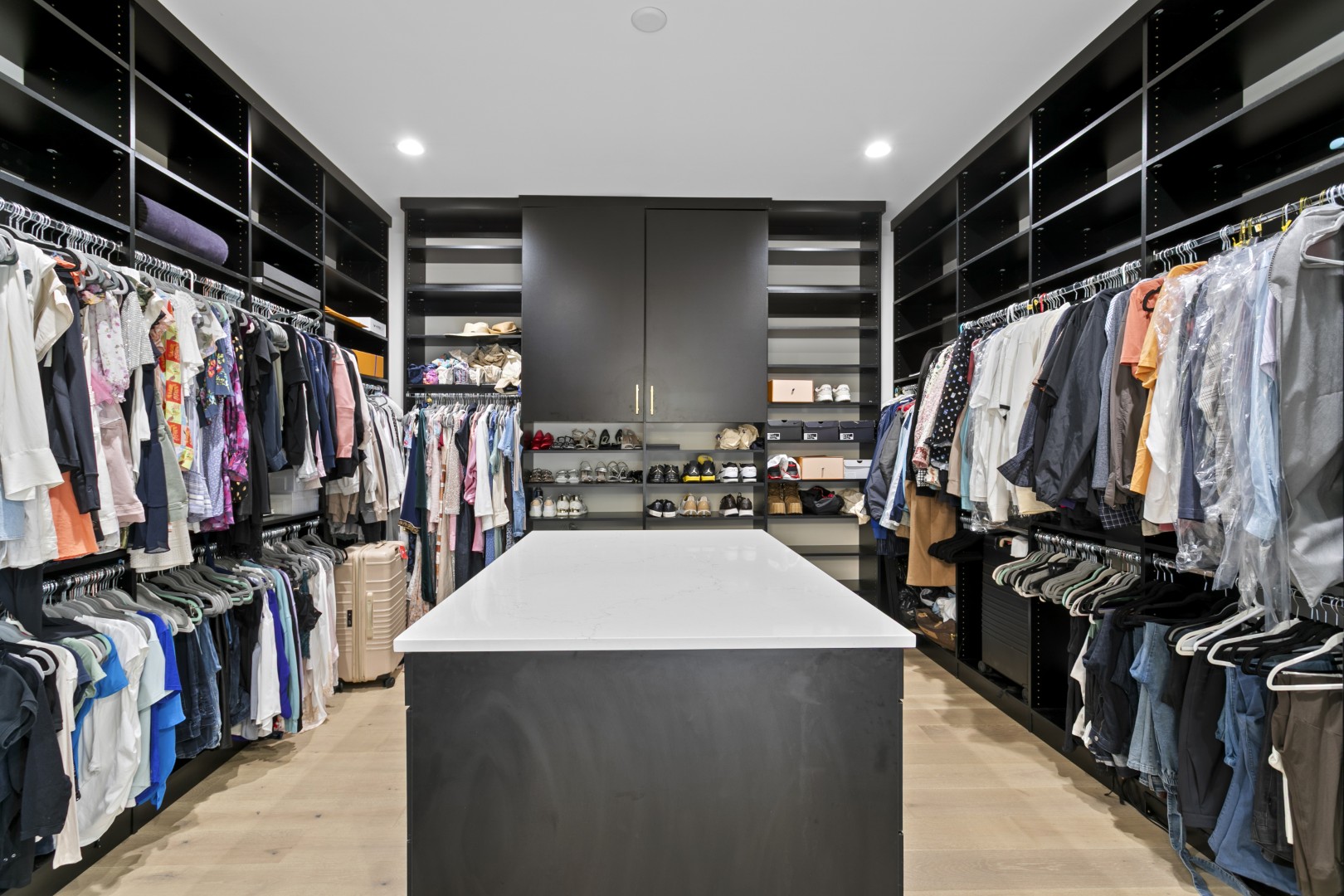 Tampa, Florida, 33609, United States, 5 Bedrooms Bedrooms, ,5 BathroomsBathrooms,Residential,For Sale,2008551