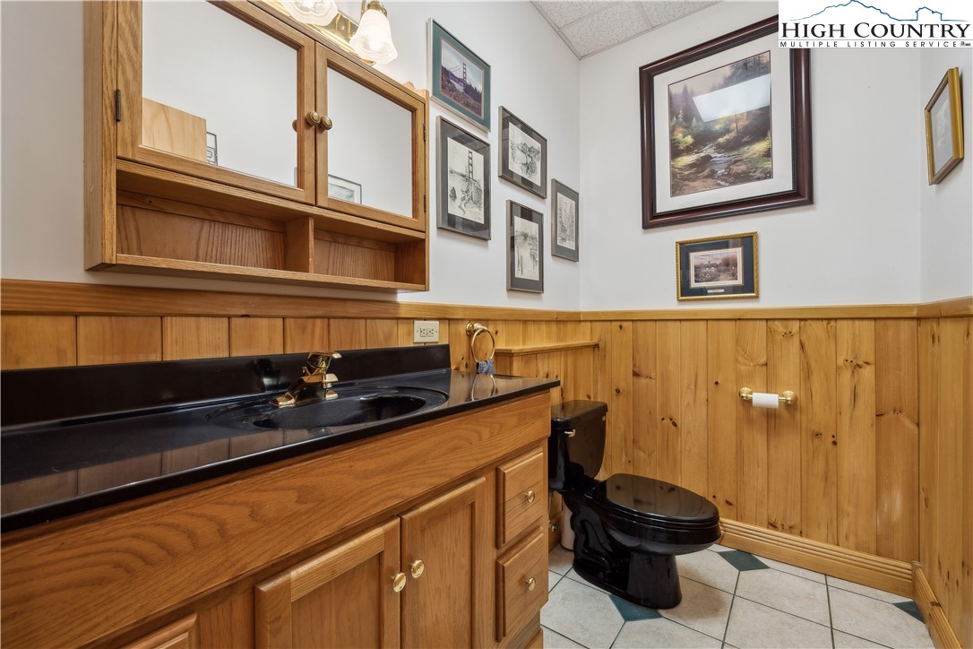 Grassy Creek, North Carolina, 28631, United States, 3 Bedrooms Bedrooms, ,4 BathroomsBathrooms,Residential,For Sale,1991857