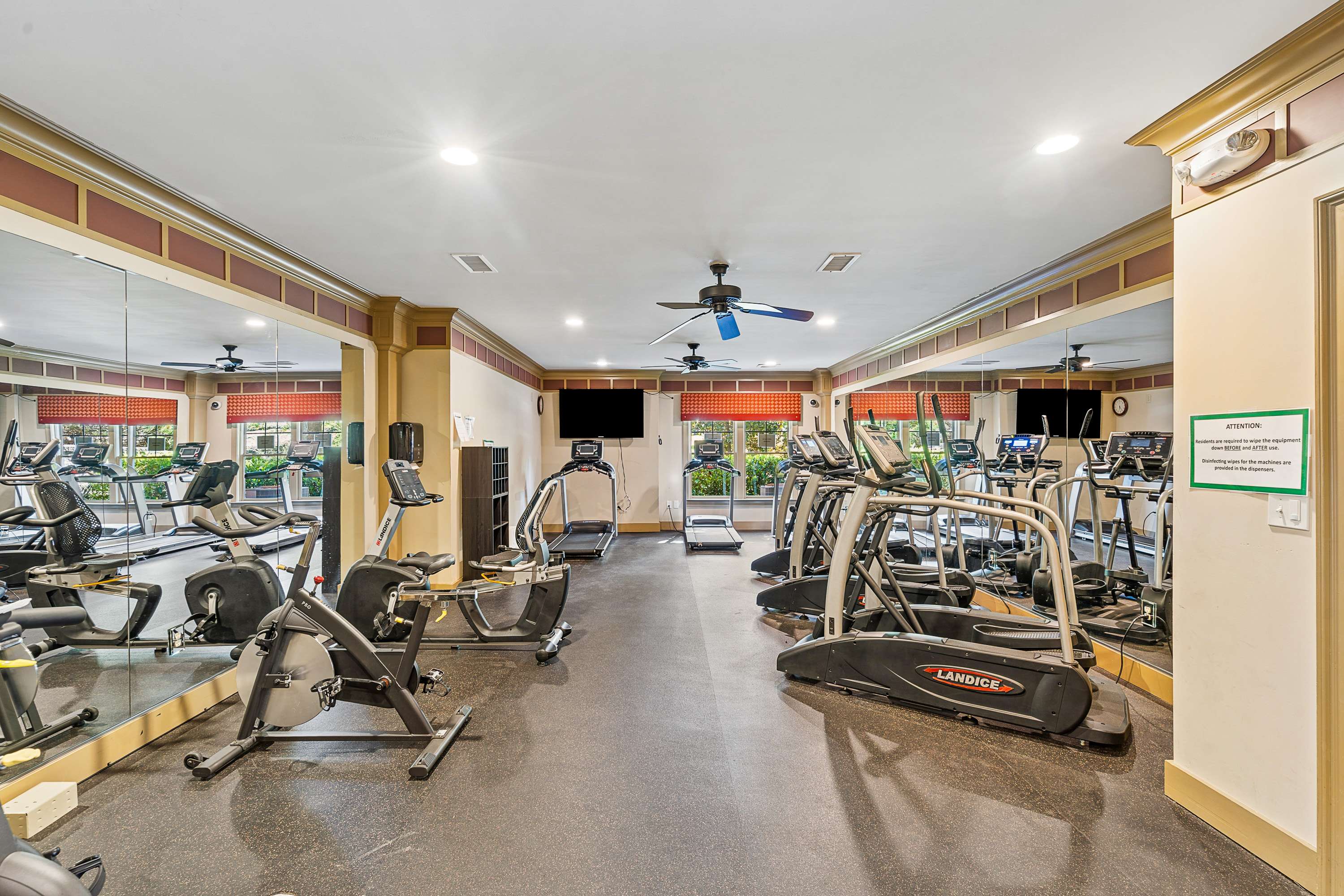  Beautifully Updated Home in Sought-After Swim and Tennis Neighborhood - 物件實景