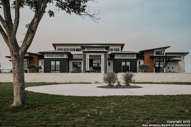 Victoria, Texas, 77904, United States, 4 Bedrooms Bedrooms, ,5 BathroomsBathrooms,Residential,For Sale,1997014