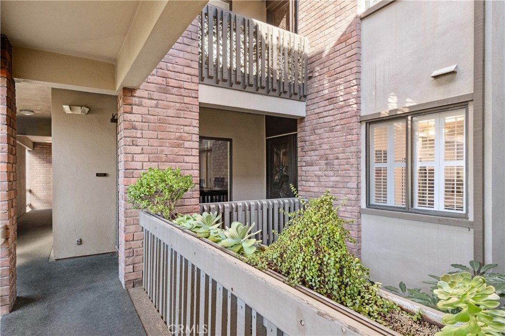 Beverly Hills, California, 90212, United States, 2 Bedrooms Bedrooms, ,2 BathroomsBathrooms,Residential,For Sale,1912615