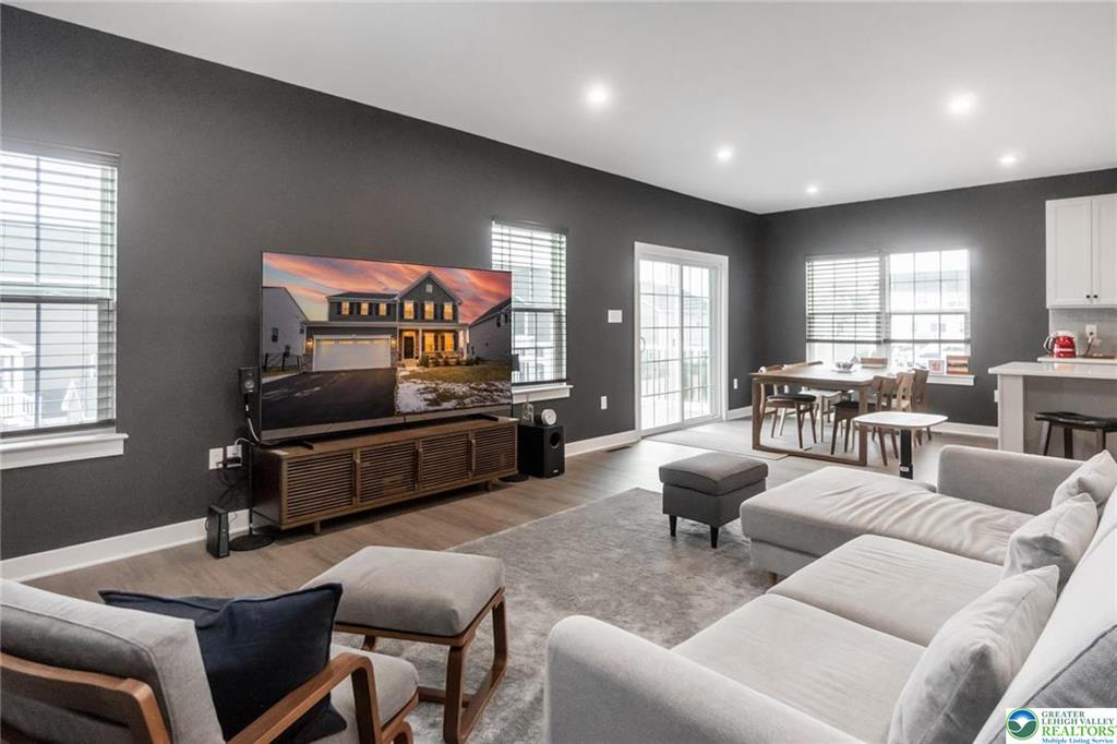 Catasauqua, Pennsylvania, 18032, United States, 5 Bedrooms Bedrooms, ,5 BathroomsBathrooms,Residential,For Sale,2008861