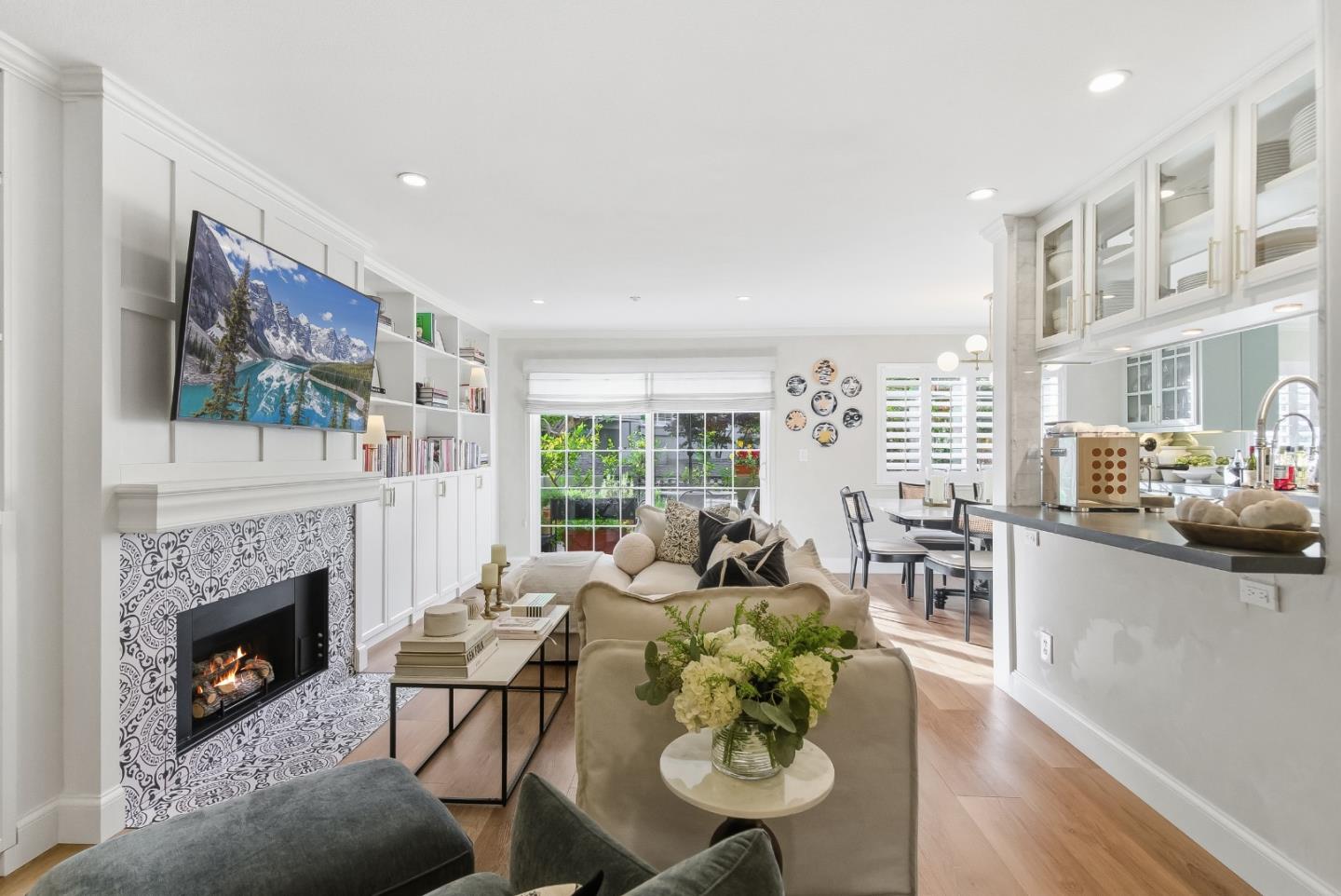 Menlo Park, California, 94025, United States, 1 Bedroom Bedrooms, ,1 BathroomBathrooms,Residential,For Sale,1992903