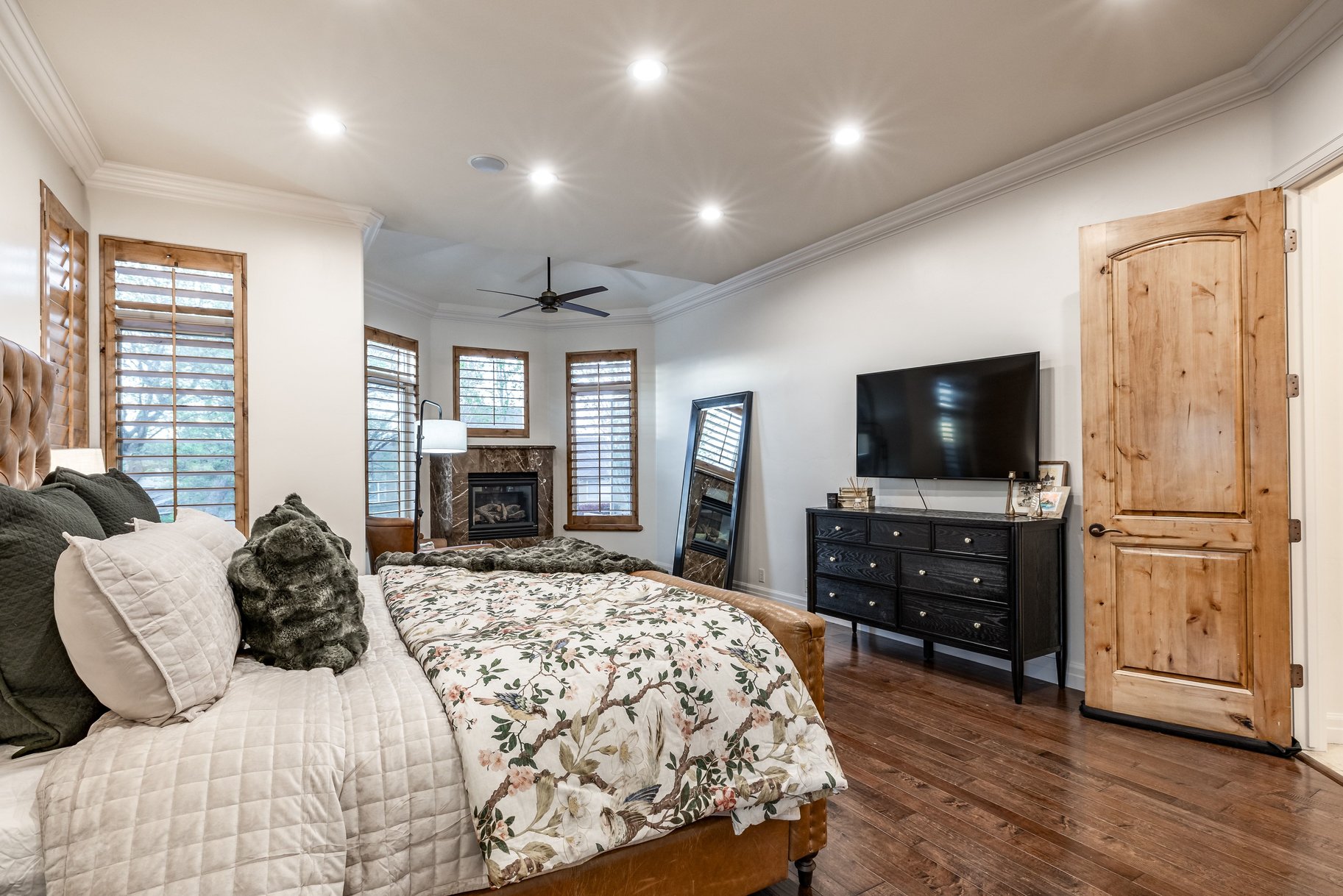  Custom 2-Story Parade Home with Dolphin Bolderscape Grotto Pool & 6 Car Garage - 物件實景