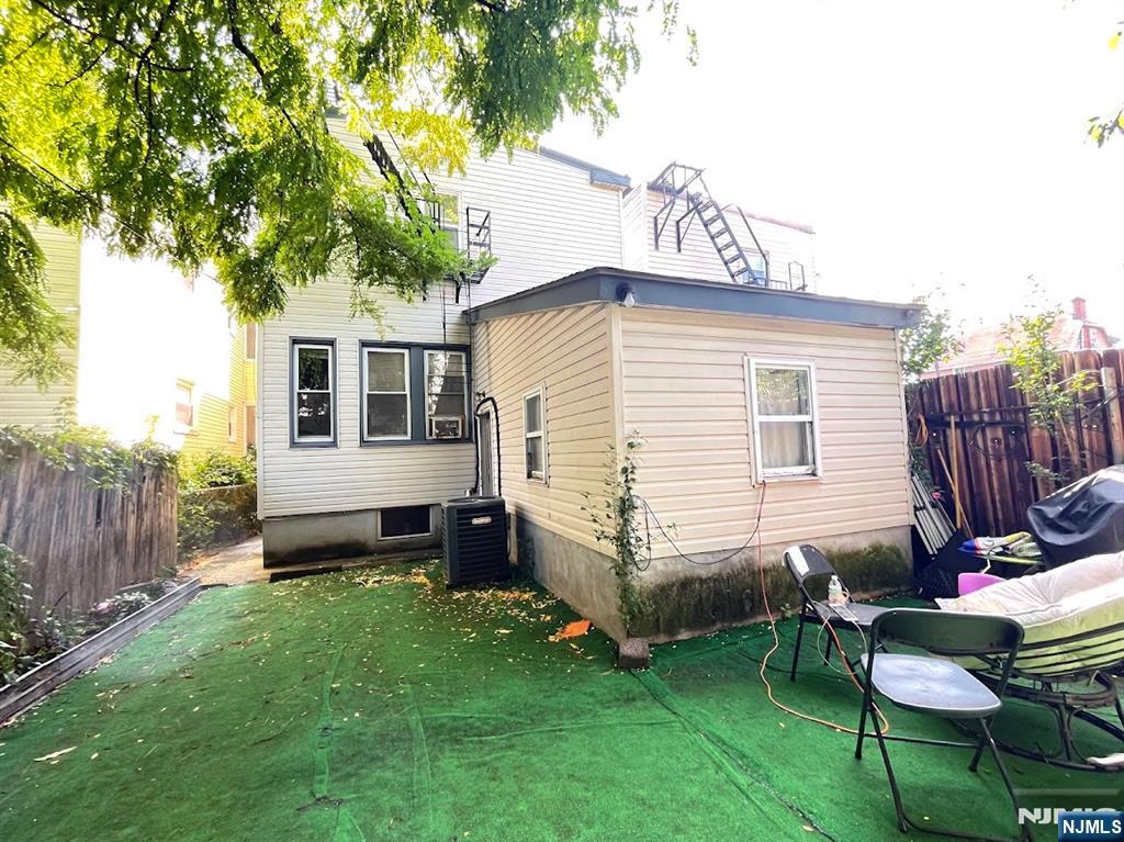 Newark, New Jersey, 07104, United States, 7 Bedrooms Bedrooms, ,4 BathroomsBathrooms,Residential,For Sale,1980017