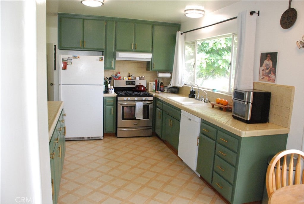 Redlands, California, 92373, United States, 3 Bedrooms Bedrooms, ,Residential,For Sale,1870678