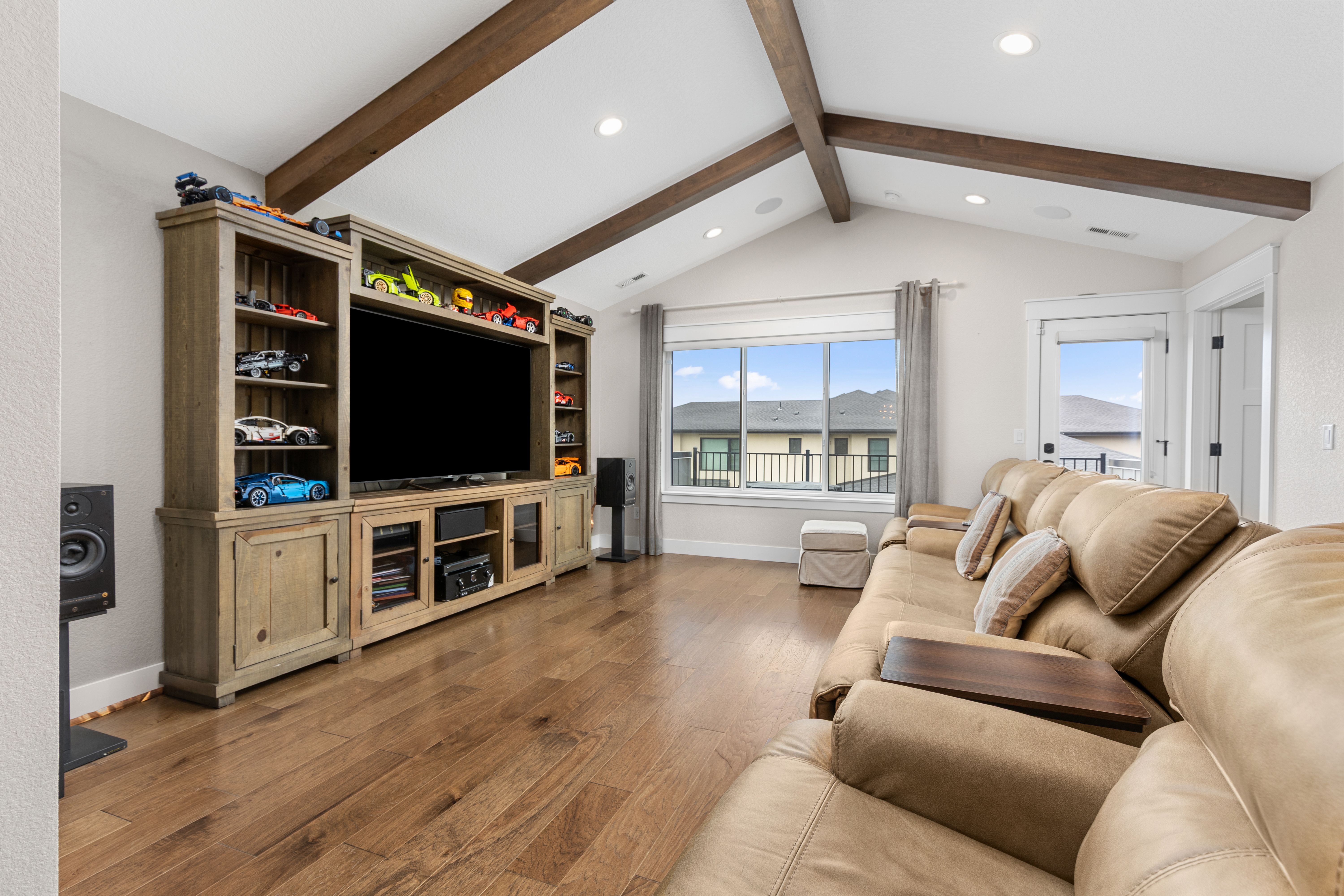  Amazing Opportunity For Multigenerational Living - 物件實景