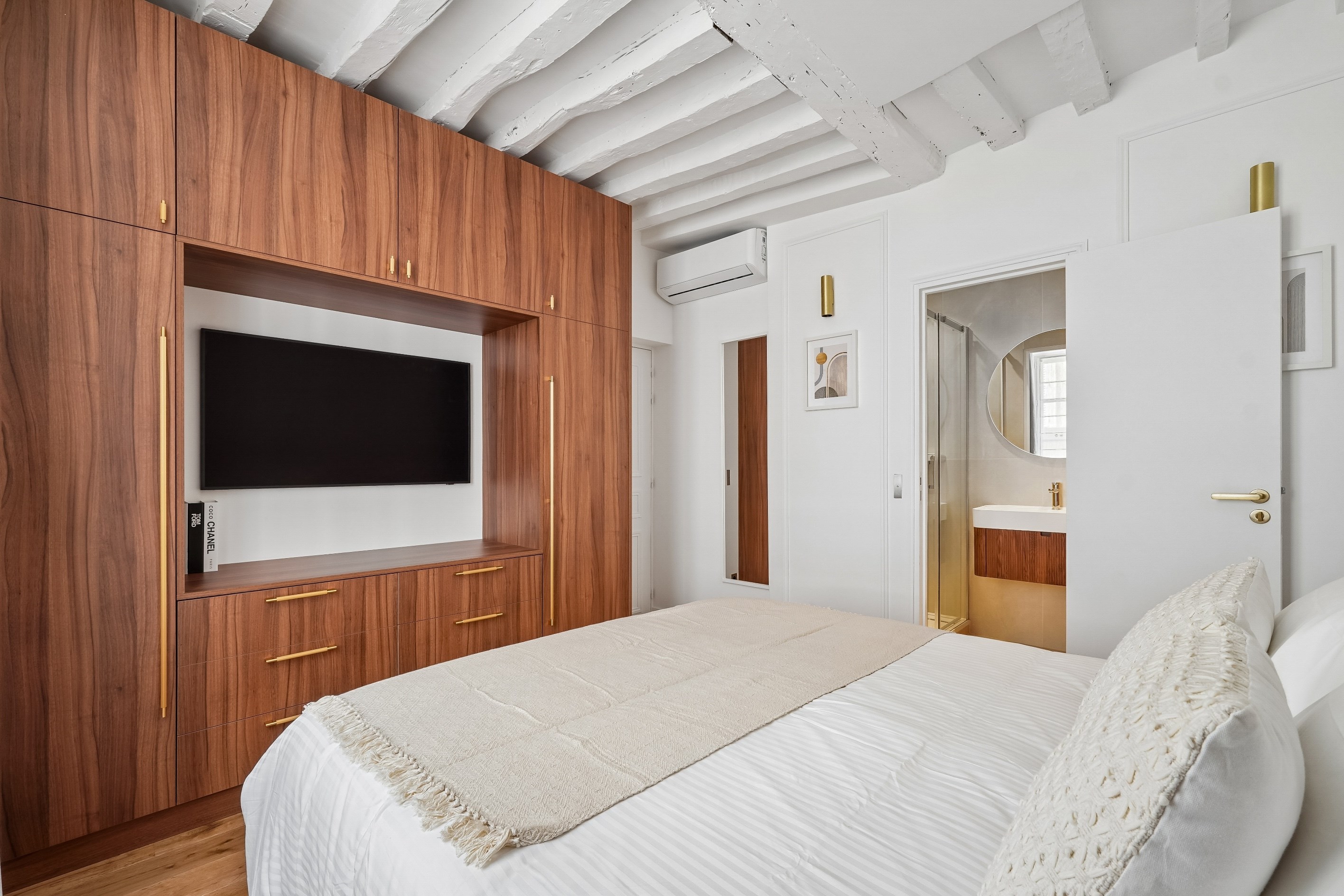  Bac - Verneuil : Superb renovated 2 bedrooms apartment - with AC - 物件實景