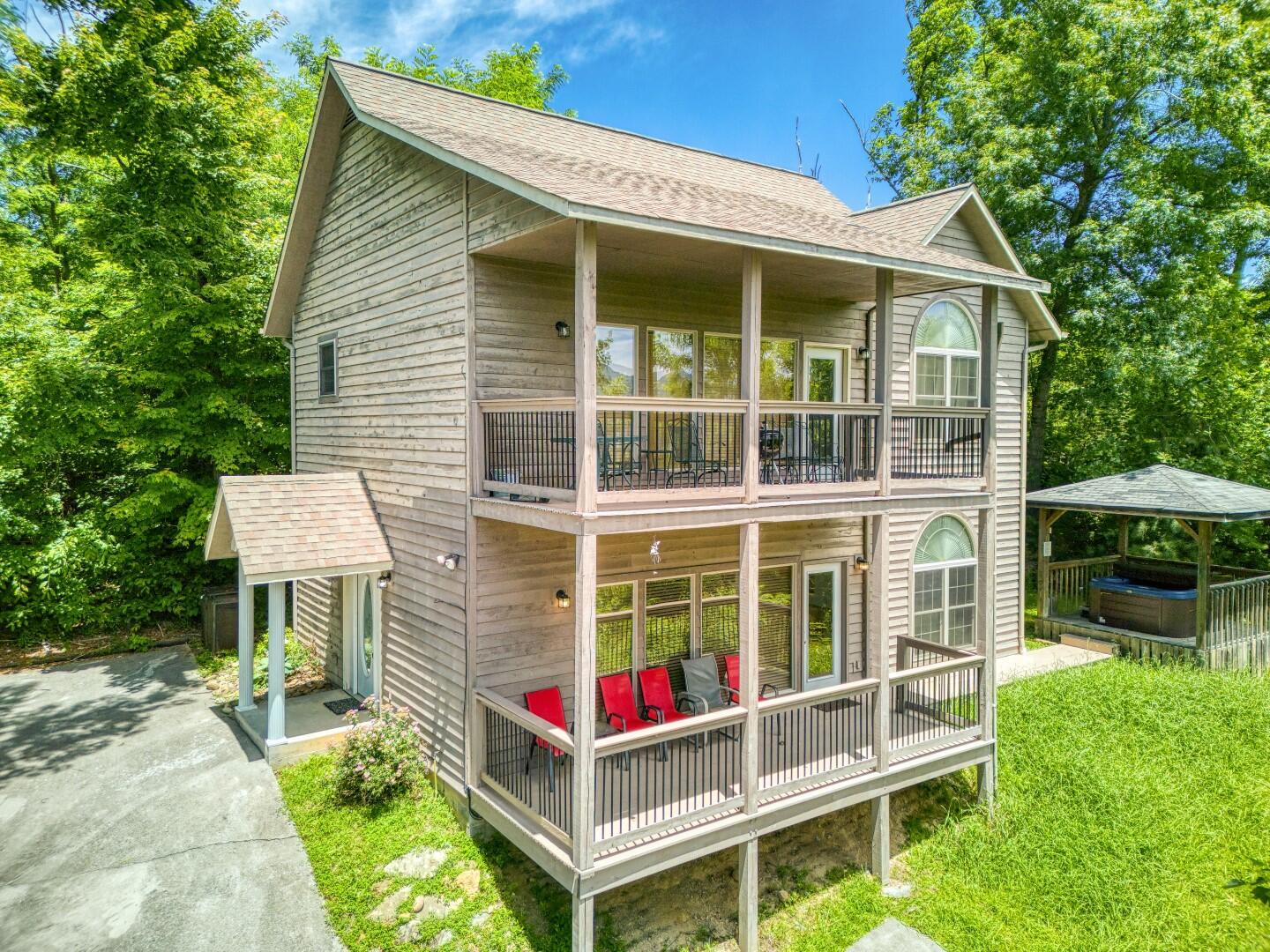 Gatlinburg, Tennessee, 37738, United States, 2 Bedrooms Bedrooms, ,3 BathroomsBathrooms,Residential,For Sale,1931589