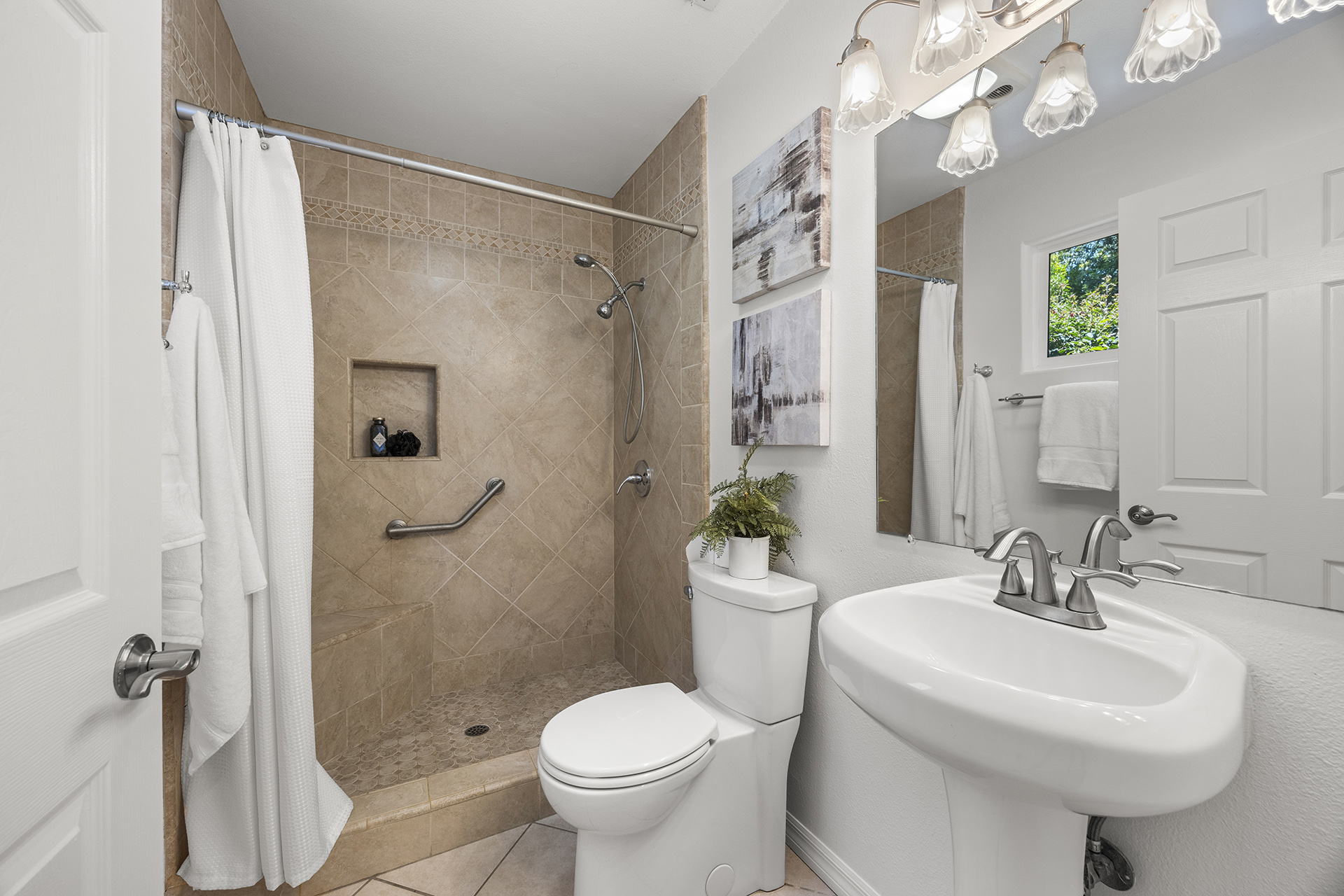 Anaheim, California, 92807, United States, 3 Bedrooms Bedrooms, ,2 BathroomsBathrooms,Residential,For Sale,1889806