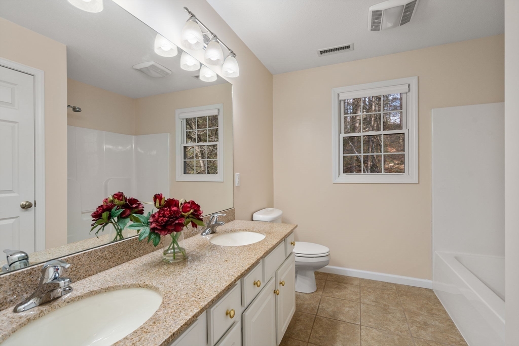 Westfield, Massachusetts, 01085, United States, 4 Bedrooms Bedrooms, ,3 BathroomsBathrooms,Residential,For Sale,1998160