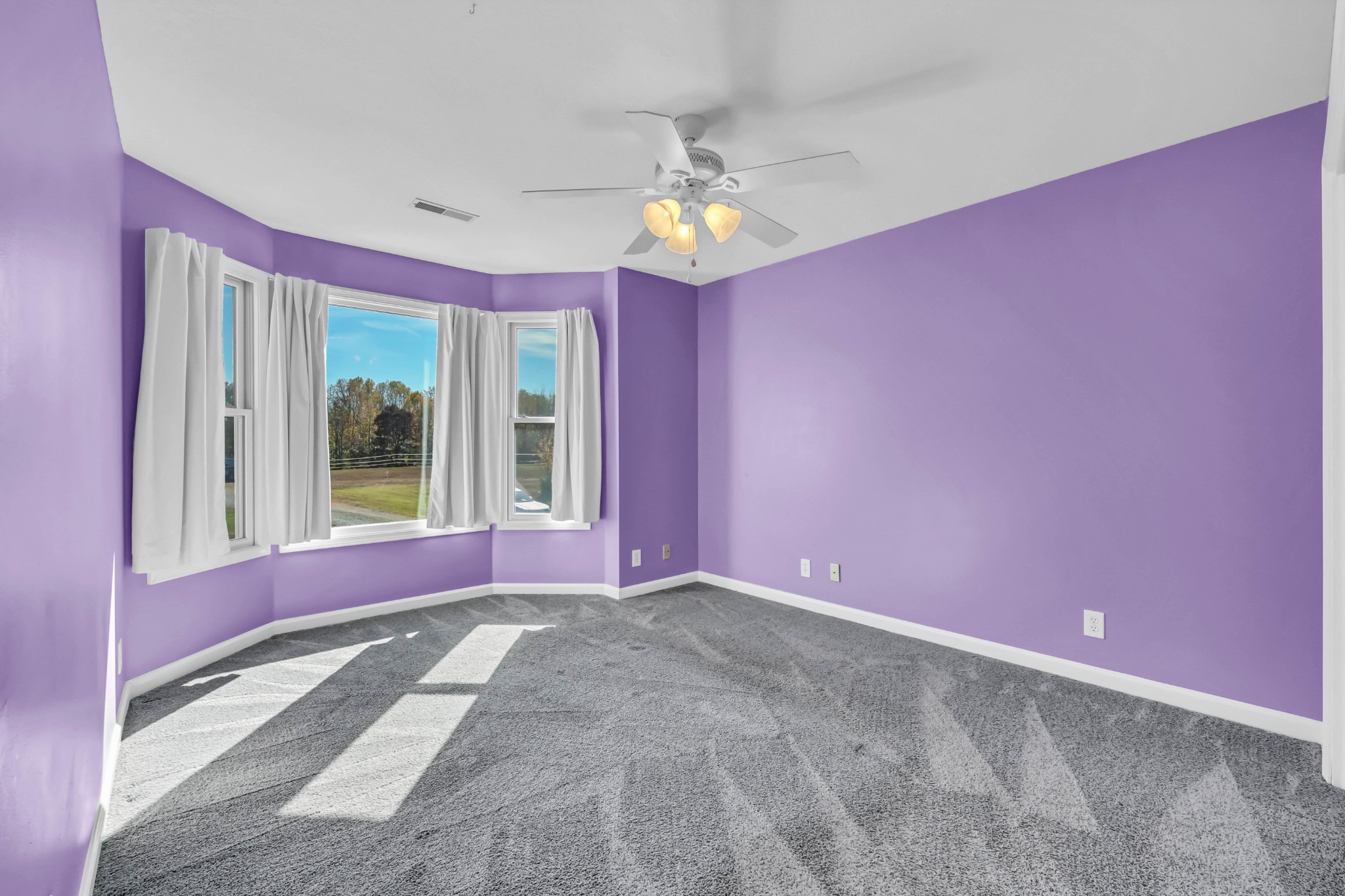 Clarksville, Tennessee, 37043, United States, 4 Bedrooms Bedrooms, ,4 BathroomsBathrooms,Residential,For Sale,1989948