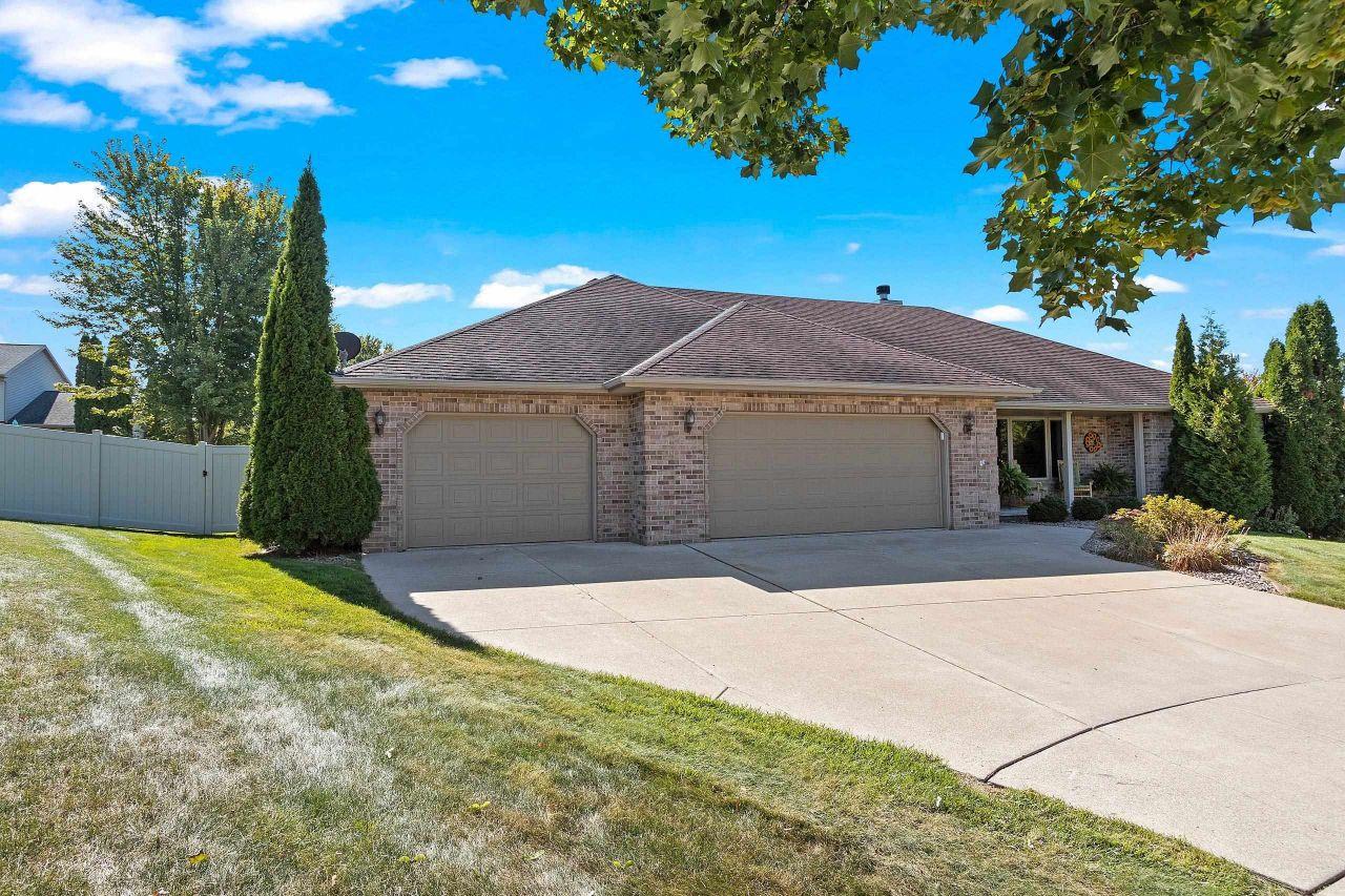 GREEN BAY, Wisconsin, 54302, United States, 3 Bedrooms Bedrooms, ,4 BathroomsBathrooms,Residential,For Sale,1818314