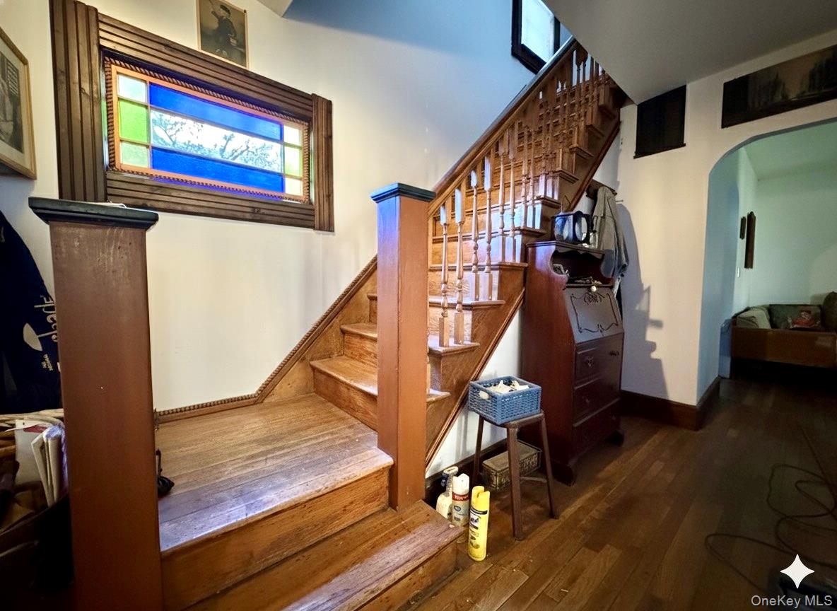 Glen Cove, New York, 11542, United States, 2 Bedrooms Bedrooms, ,2 BathroomsBathrooms,Residential,For Sale,1988144