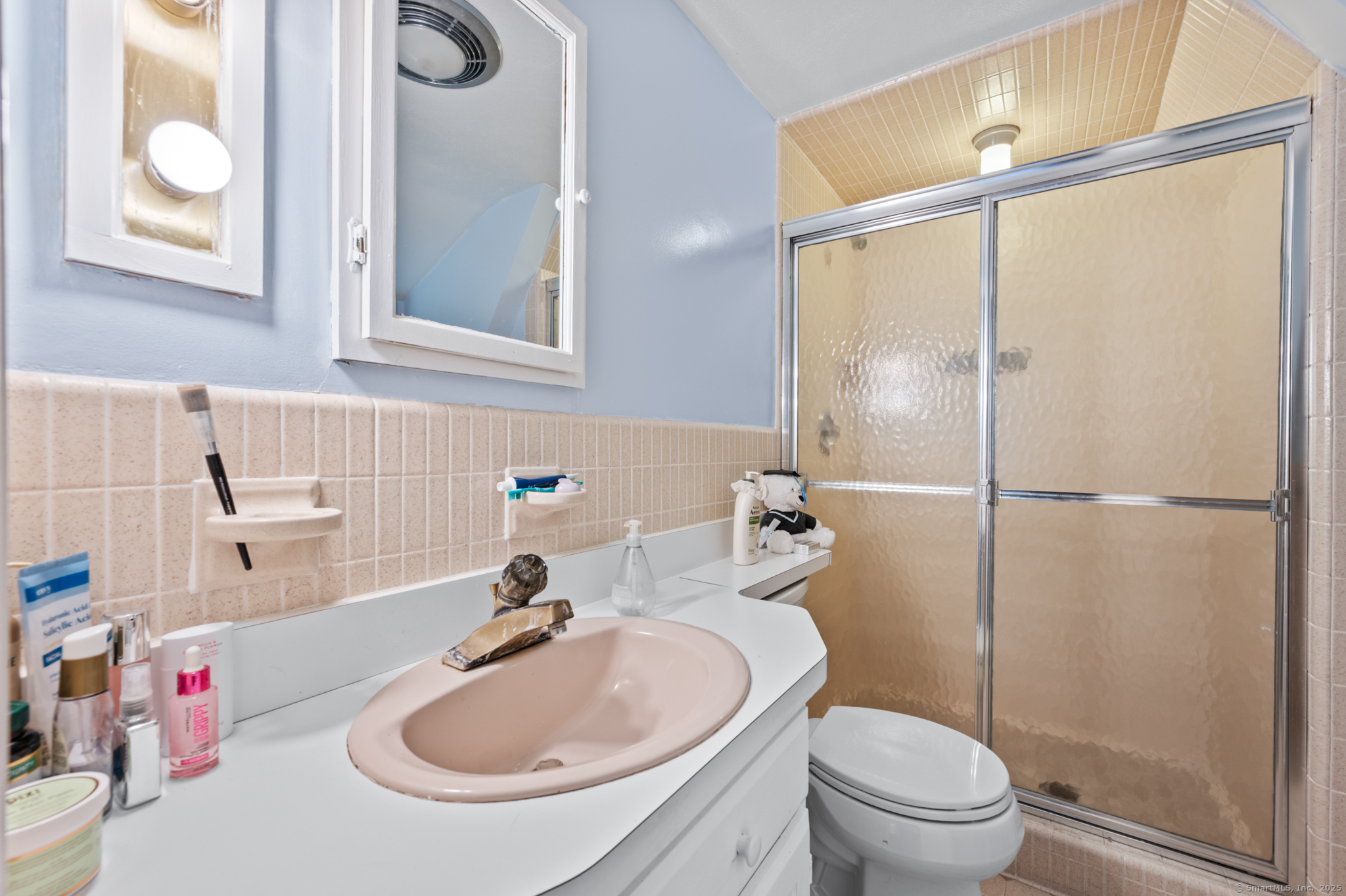 Avon, Connecticut, 06001, United States, 5 Bedrooms Bedrooms, ,5 BathroomsBathrooms,Residential,For Sale,1942317