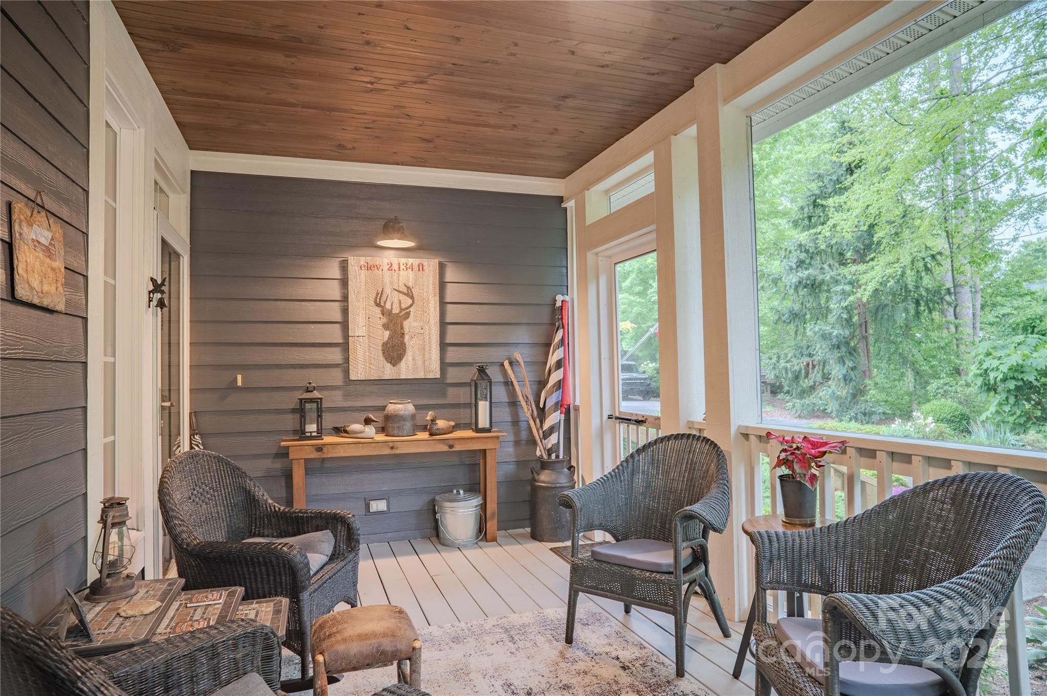 Flat Rock, North Carolina, 28731, United States, 4 Bedrooms Bedrooms, ,3 BathroomsBathrooms,Residential,For Sale,1804521