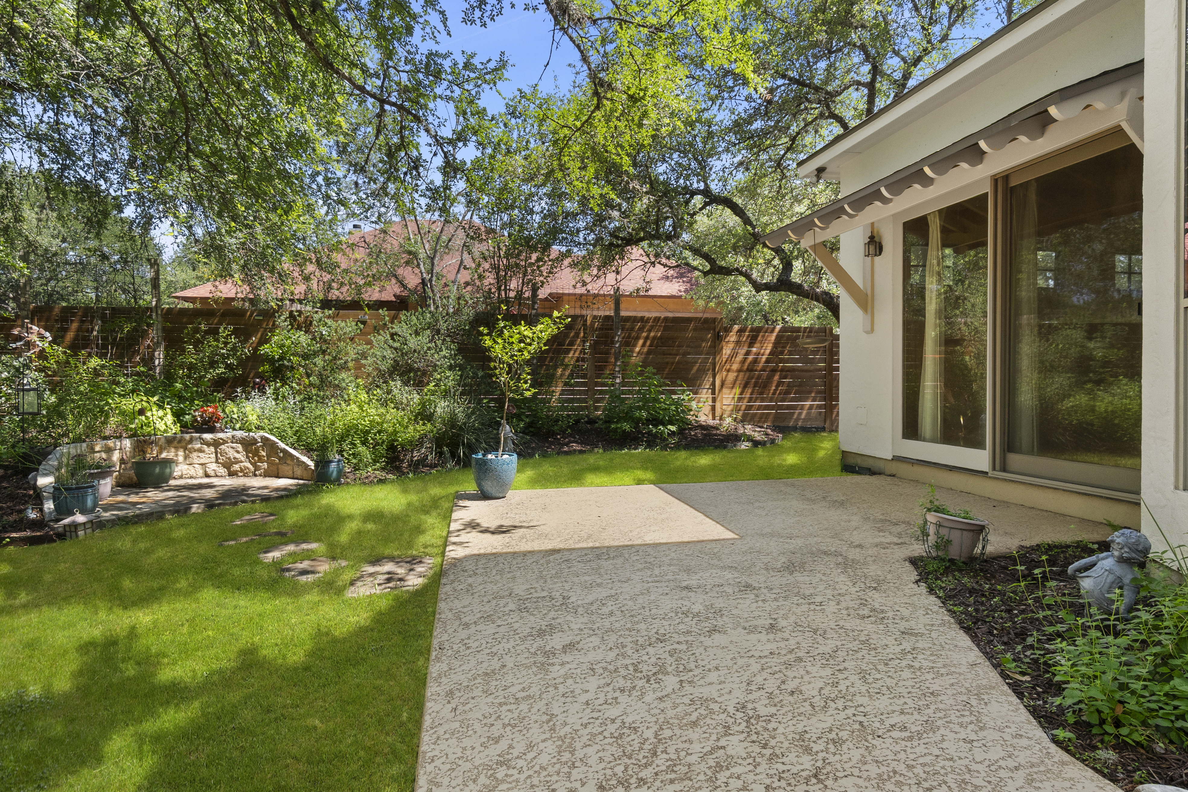  Stunning Custom Home with Expansive Outdoor Entertaining - 物件實景