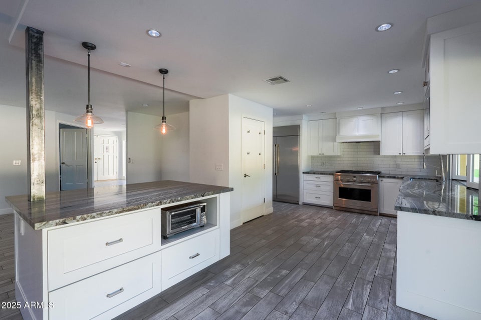 Phoenix, Arizona, 85018, United States, 4 Bedrooms Bedrooms, ,Residential,For Sale,2001186