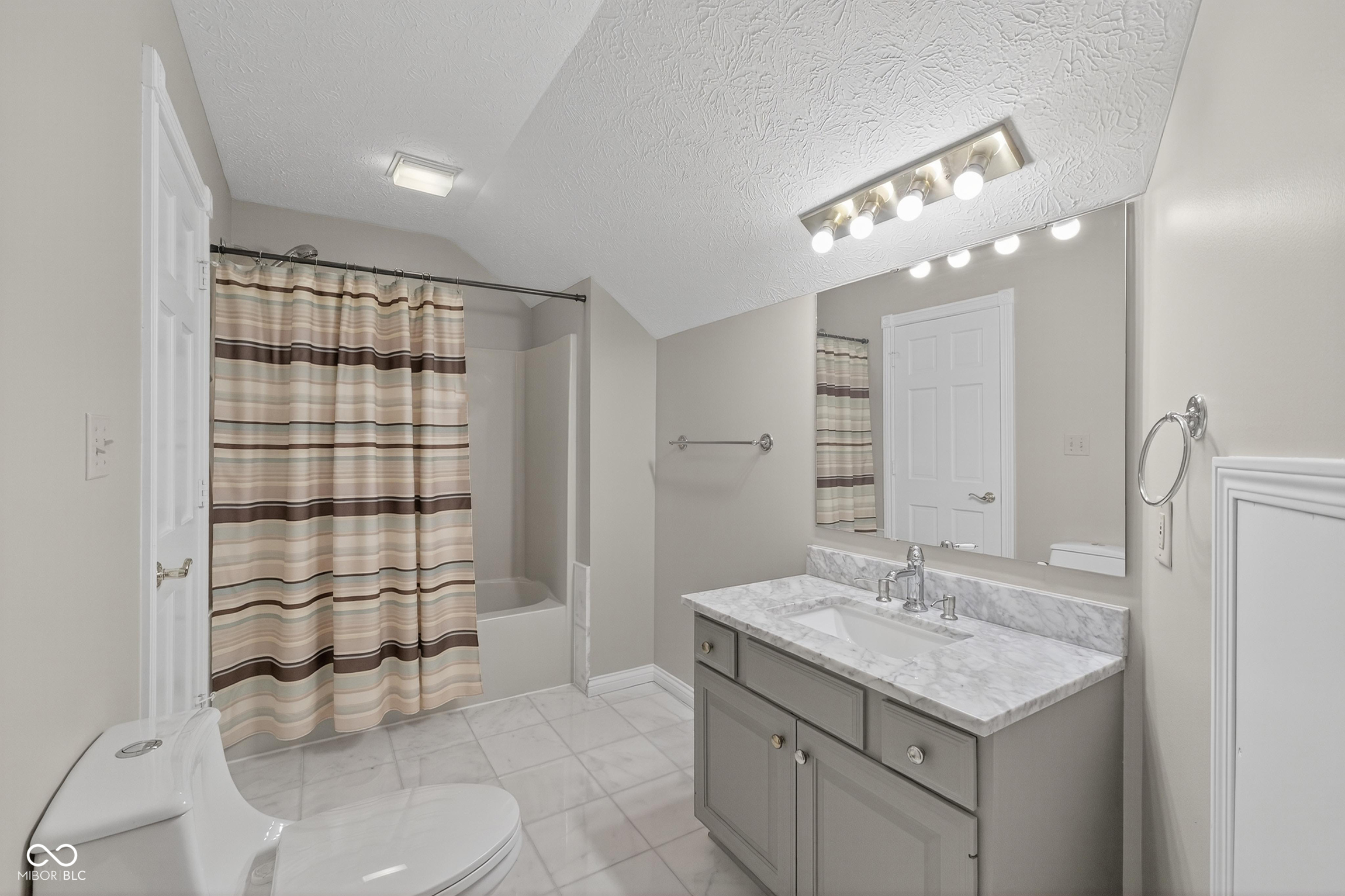 Indianapolis, Indiana, 46236, United States, 6 Bedrooms Bedrooms, ,5 BathroomsBathrooms,Residential,For Sale,1988548