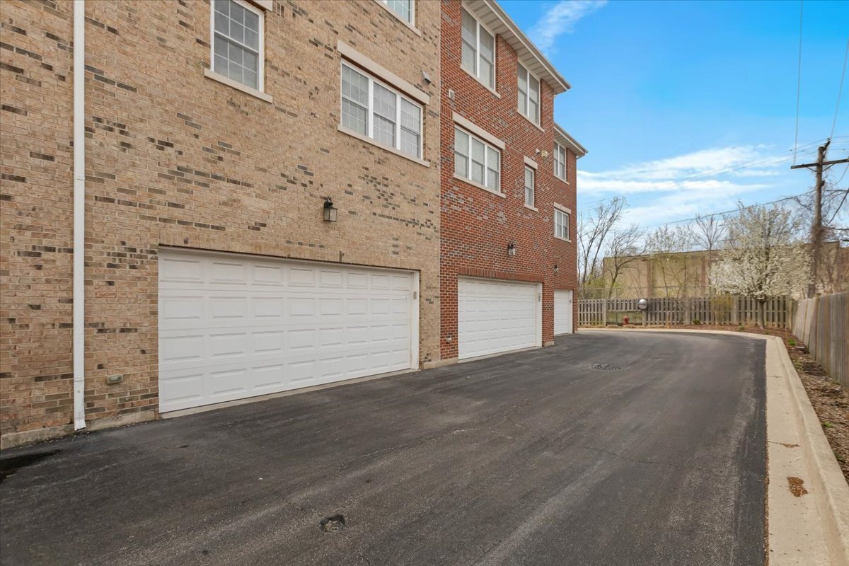 Evanston, Illinois, 60201, United States, 4 Bedrooms Bedrooms, ,3 BathroomsBathrooms,Residential,For Sale,1981115