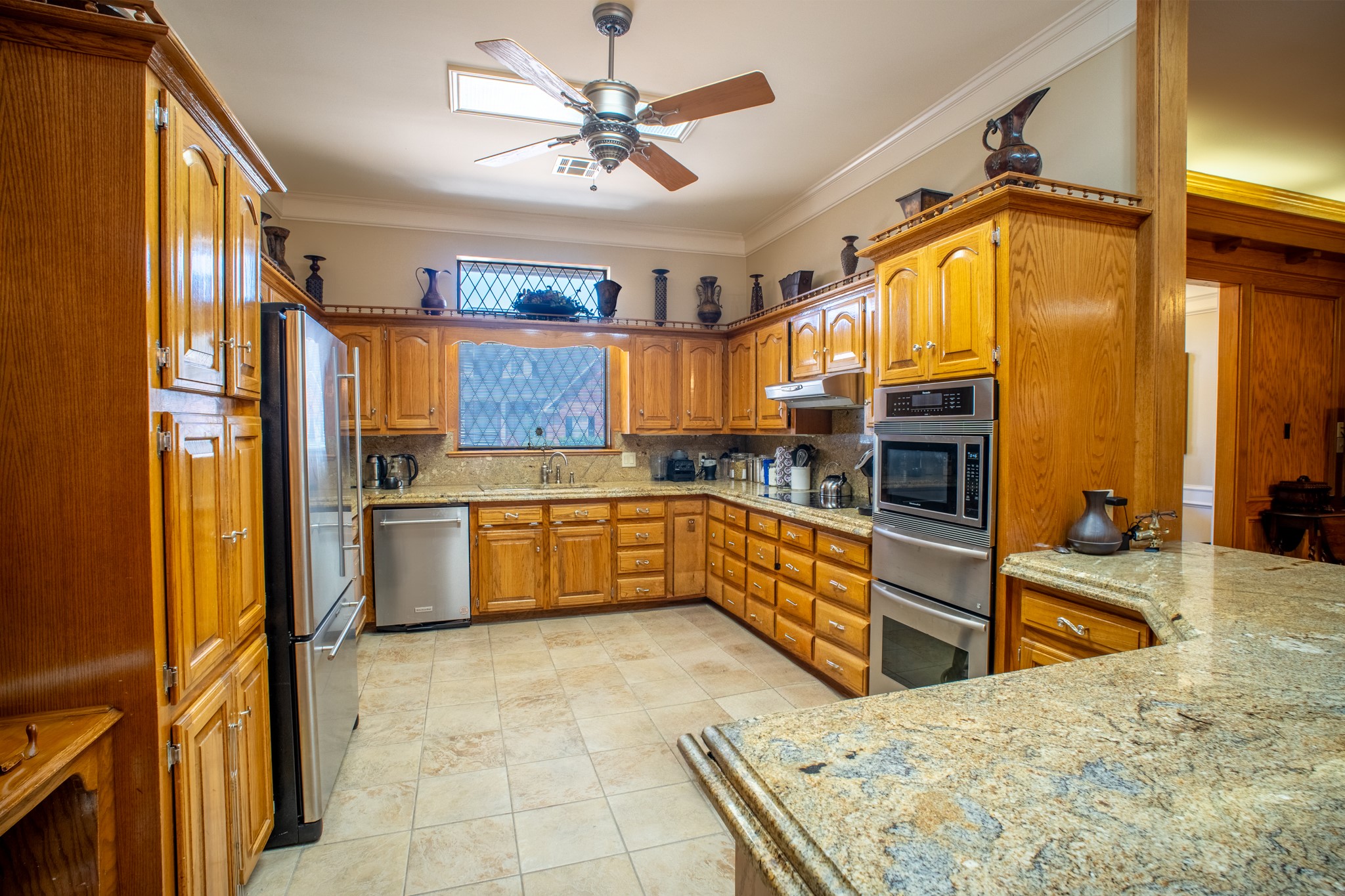Mexia, Texas, 76667, United States, 4 Bedrooms Bedrooms, ,5 BathroomsBathrooms,Residential,For Sale,1941675