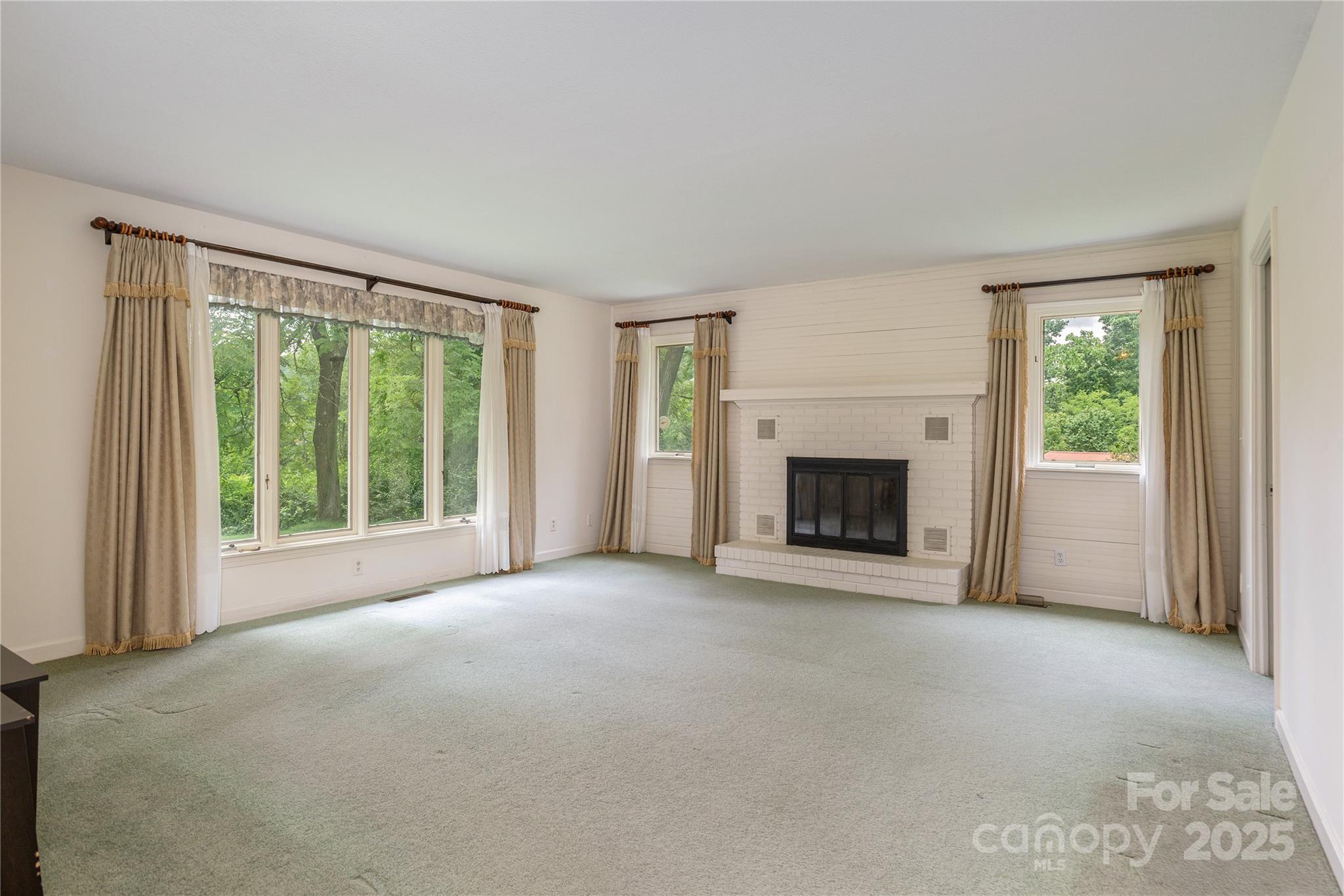Hendersonville, North Carolina, 28791, United States, 3 Bedrooms Bedrooms, ,2 BathroomsBathrooms,Residential,For Sale,1910646